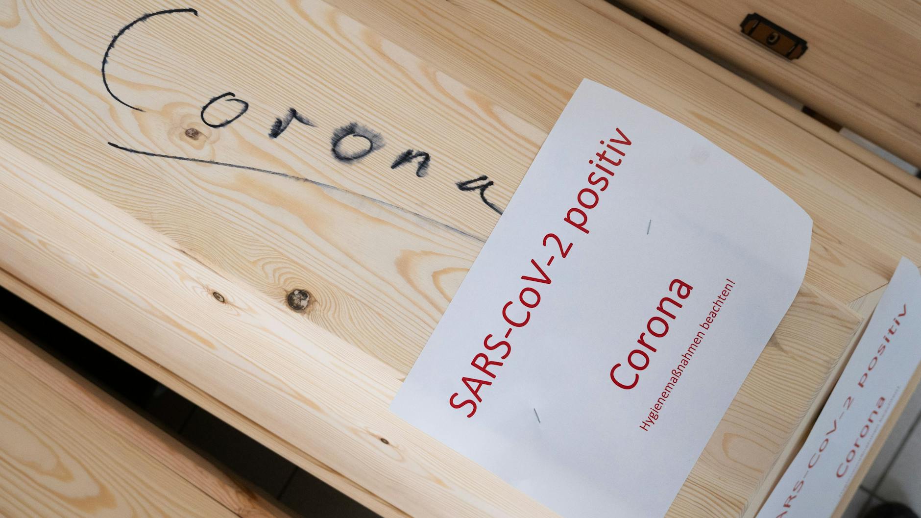 Die beim Robert-Koch-Institut gemeldeten Covid-19-Todesfälle für Oktober erklären nur ungefähr ein Drittel der gestiegenen Übersterblichkeit in diesem Monat. (Symbolbild)