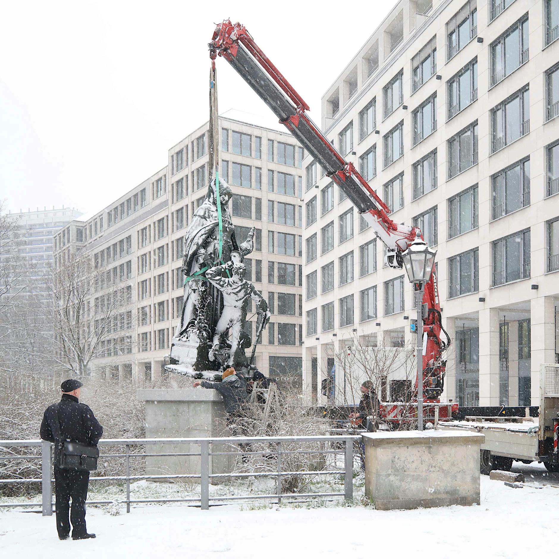 Rückkehr der Heiligen Gertraude zu ihrer Brücke in Mitte