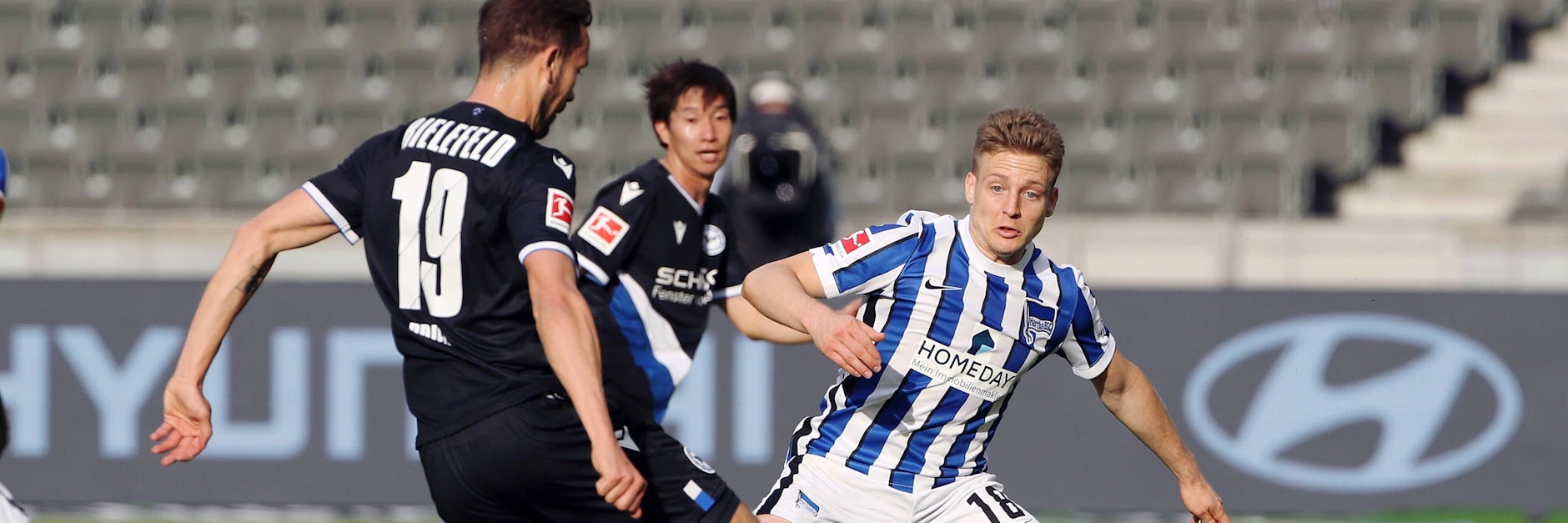 Herthas Santiago Ascacibar (r.) im Duell mit Bielefelds Manuel Prietl. Das Spiel endete im Mai 0:0.