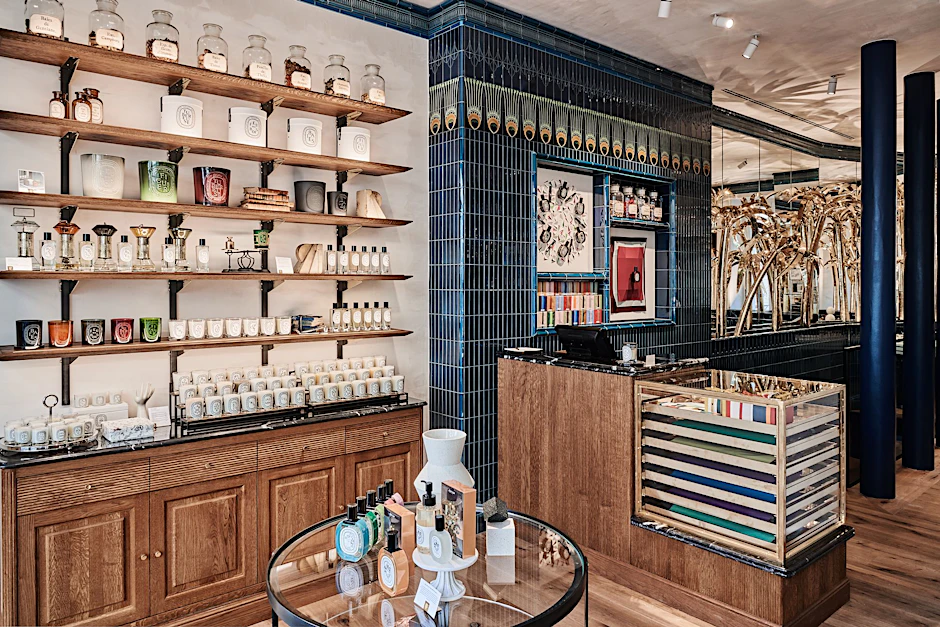 Prachtvoll inszeniert sich die Diptyque-Boutique in Mitte. Wer will da noch im Internet shoppen?