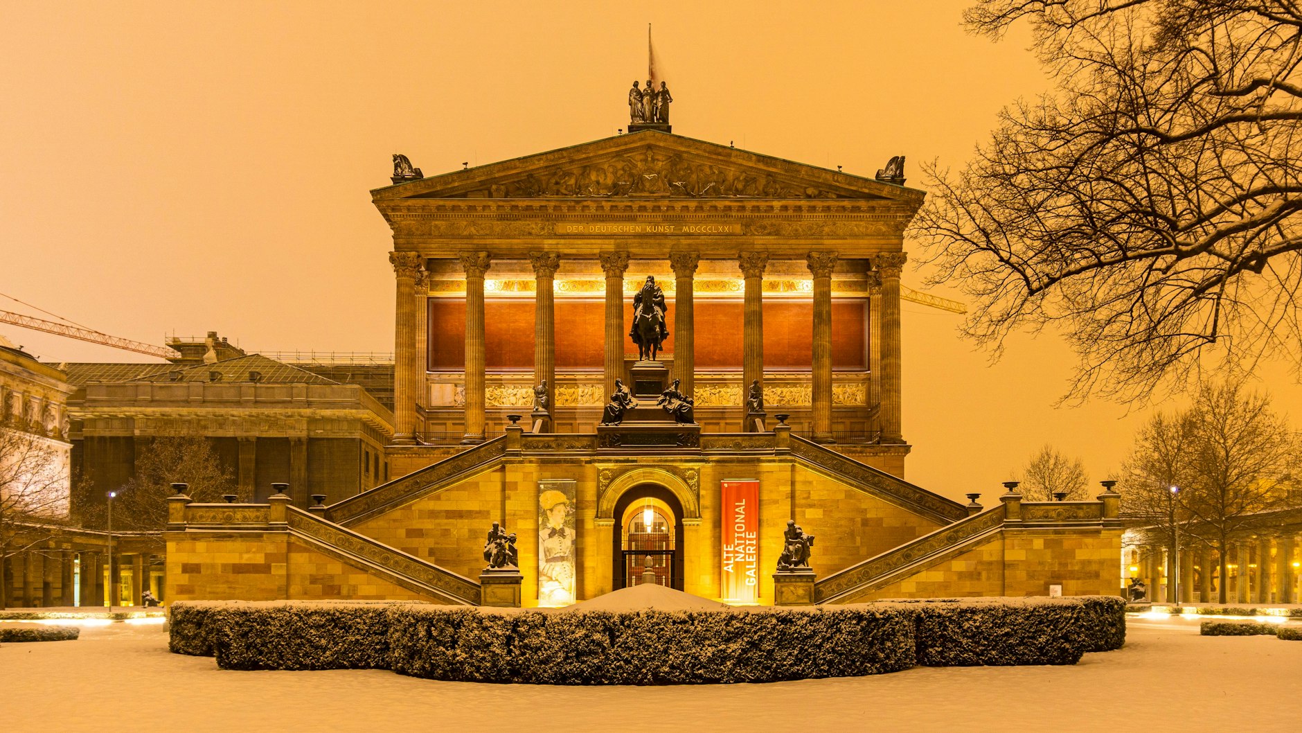 Bodestraße. Alte Nationalgalerie.