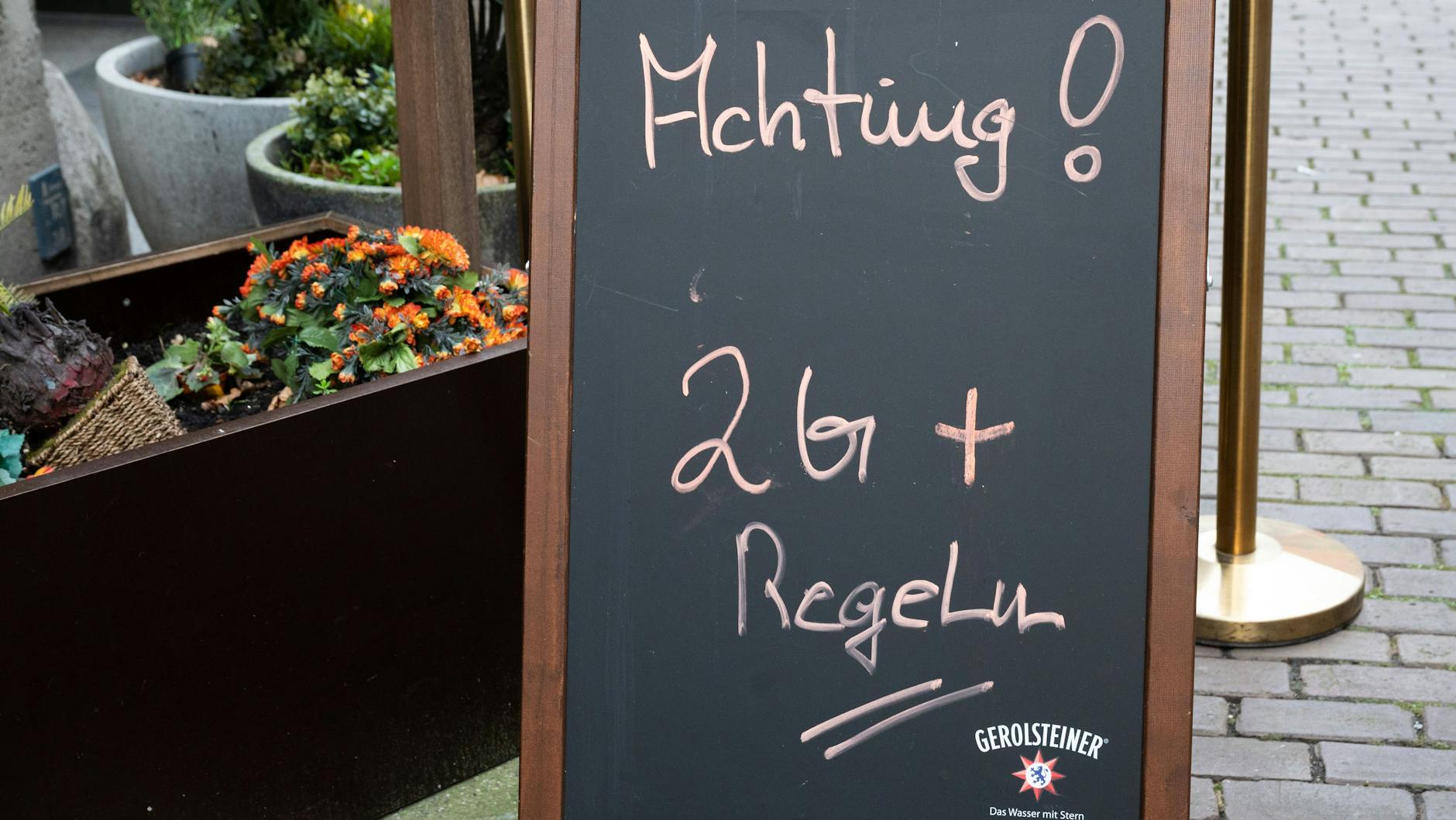 Berlins neue Gesundheitssenatorin kann sich strengere Corona-Maßnahmen für die Gastronomie vorstellen (Symbolbild).