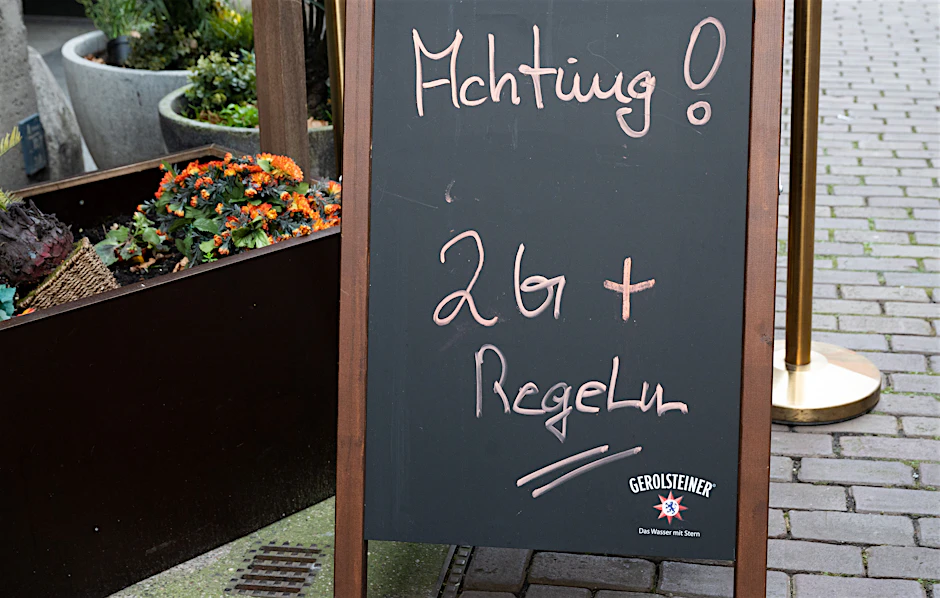 Berlins neue Gesundheitssenatorin kann sich strengere Corona-Maßnahmen für die Gastronomie vorstellen (Symbolbild).