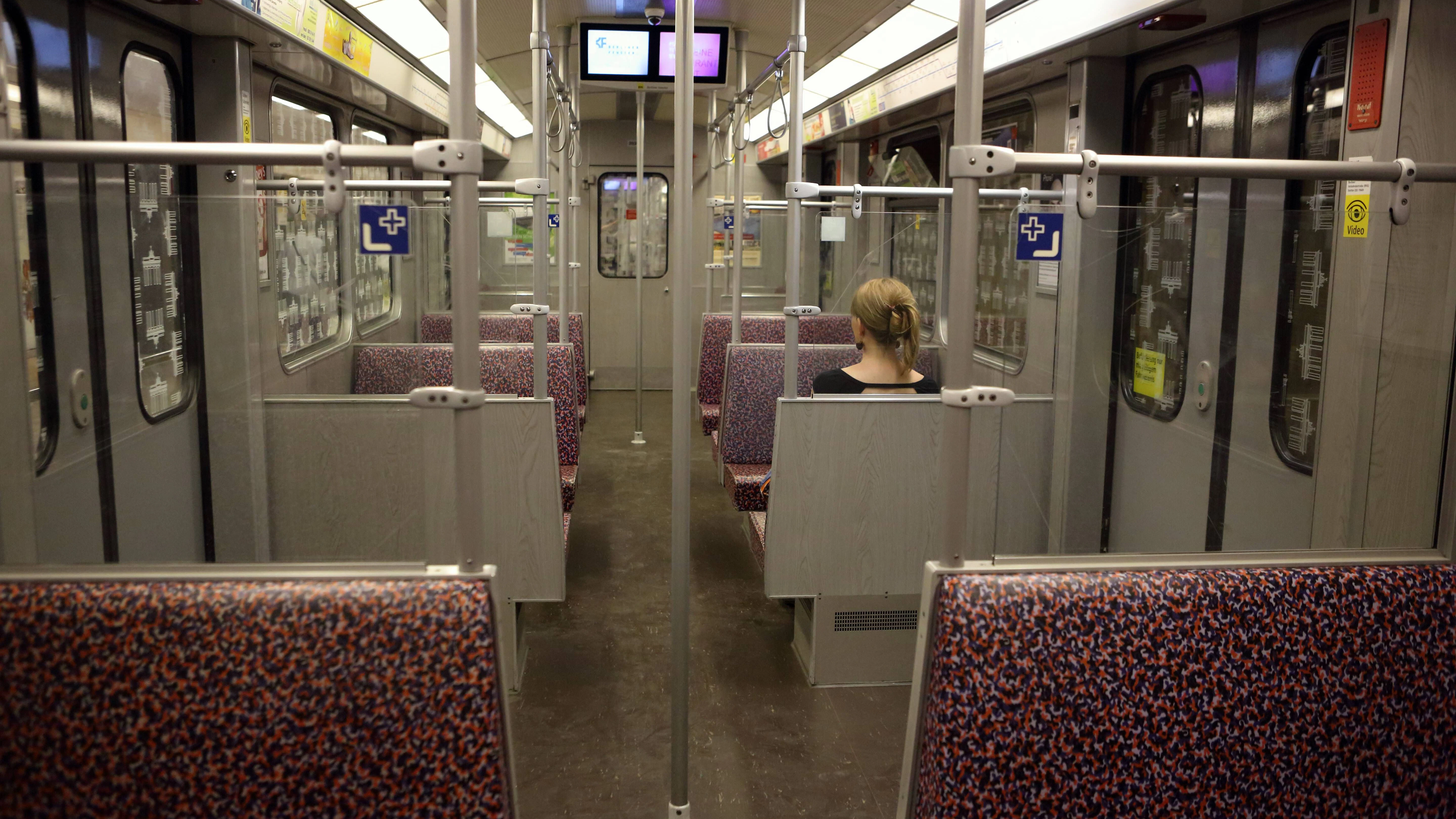 Seit 1989 nutzt die BVG dieses Sitzmuster: Eigentlich war es damals aber nur für U-Bahnen in West-Berlin gedacht.