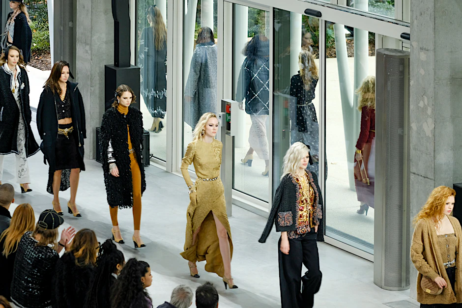 Chanel: Kunstvoll gesticktes Graffiti