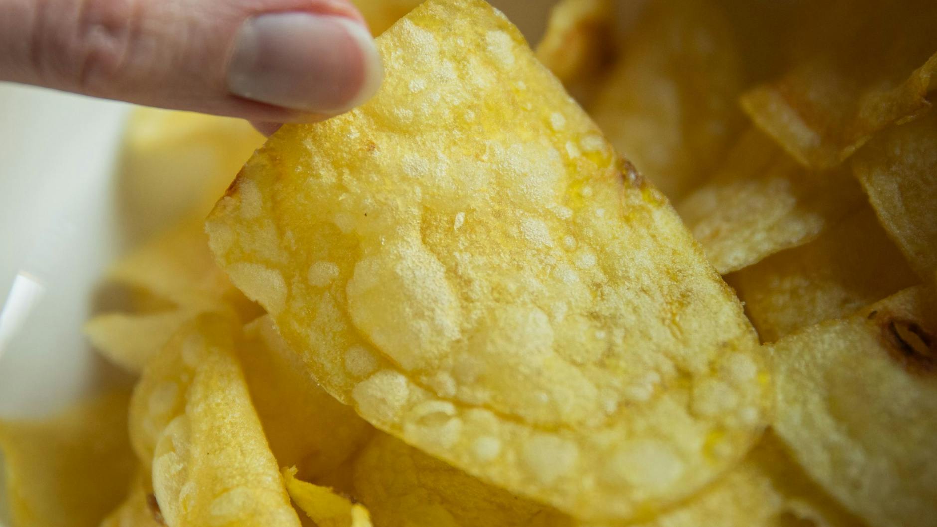 Chips sind köstlich und man kann kaum aufhören, immer noch mal zuzugreifen.