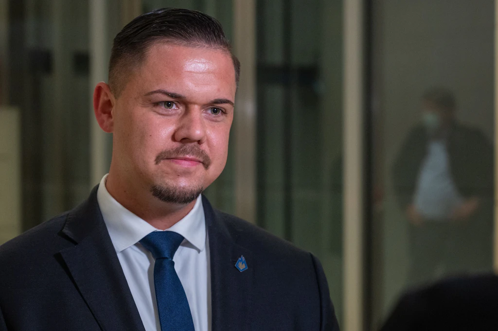 Bericht: AfD will mutmaßlichen Extremisten in Verteidigungsausschuss schicken