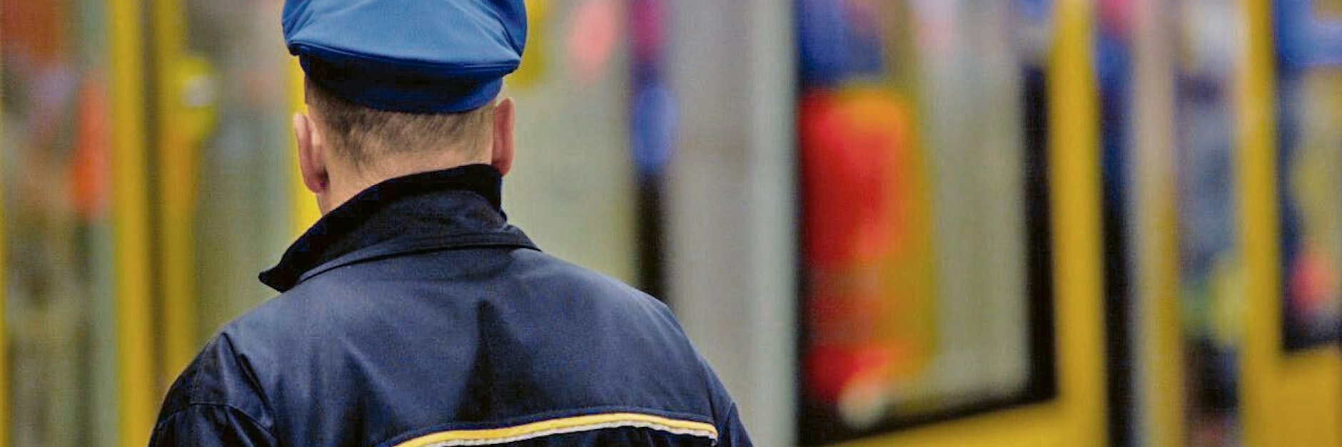 BVG Kontrolleure sind für die Einhaltung der 3G-Regeln und Maskenpflicht in den U-Bahnen im Einsatz. Bei Verstößen können sie nun Geldstrafen verhängen,.&nbsp;