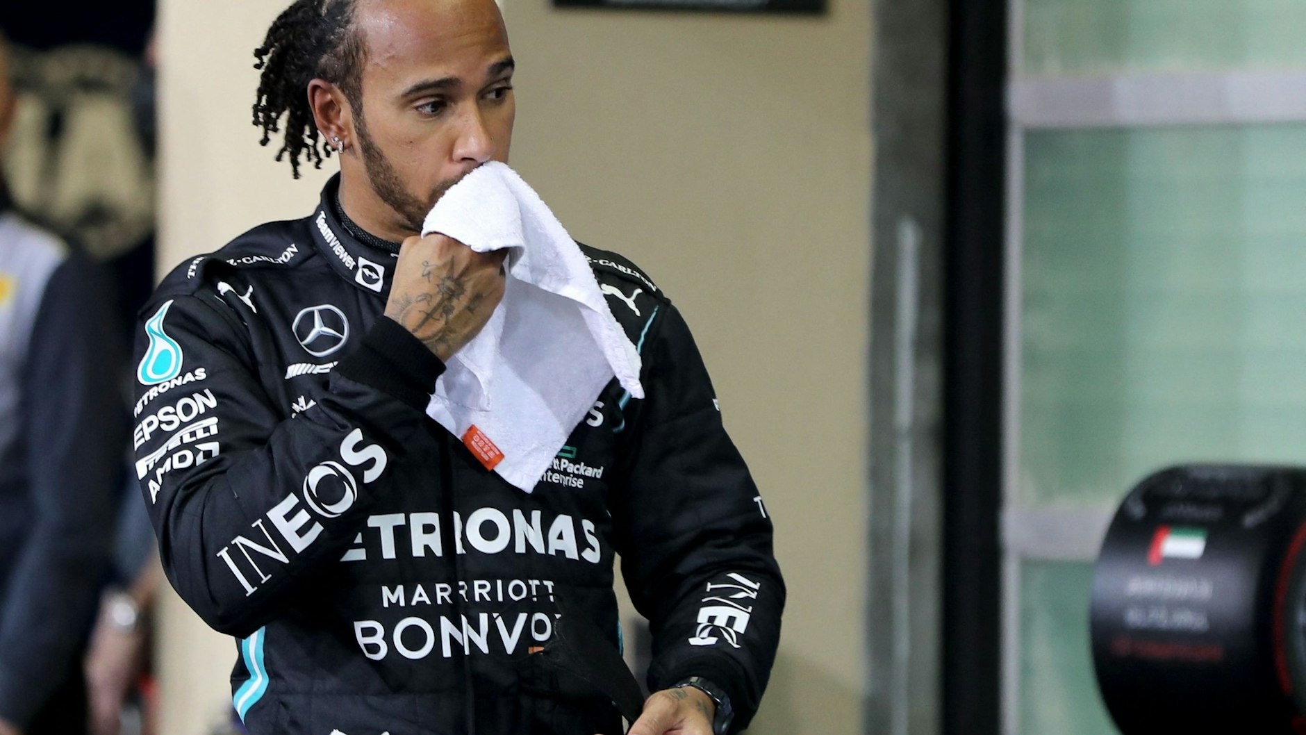 Lewis Hamilton hat im Qualifying die erste Niederlage des Wochenendes einstecken müssen.