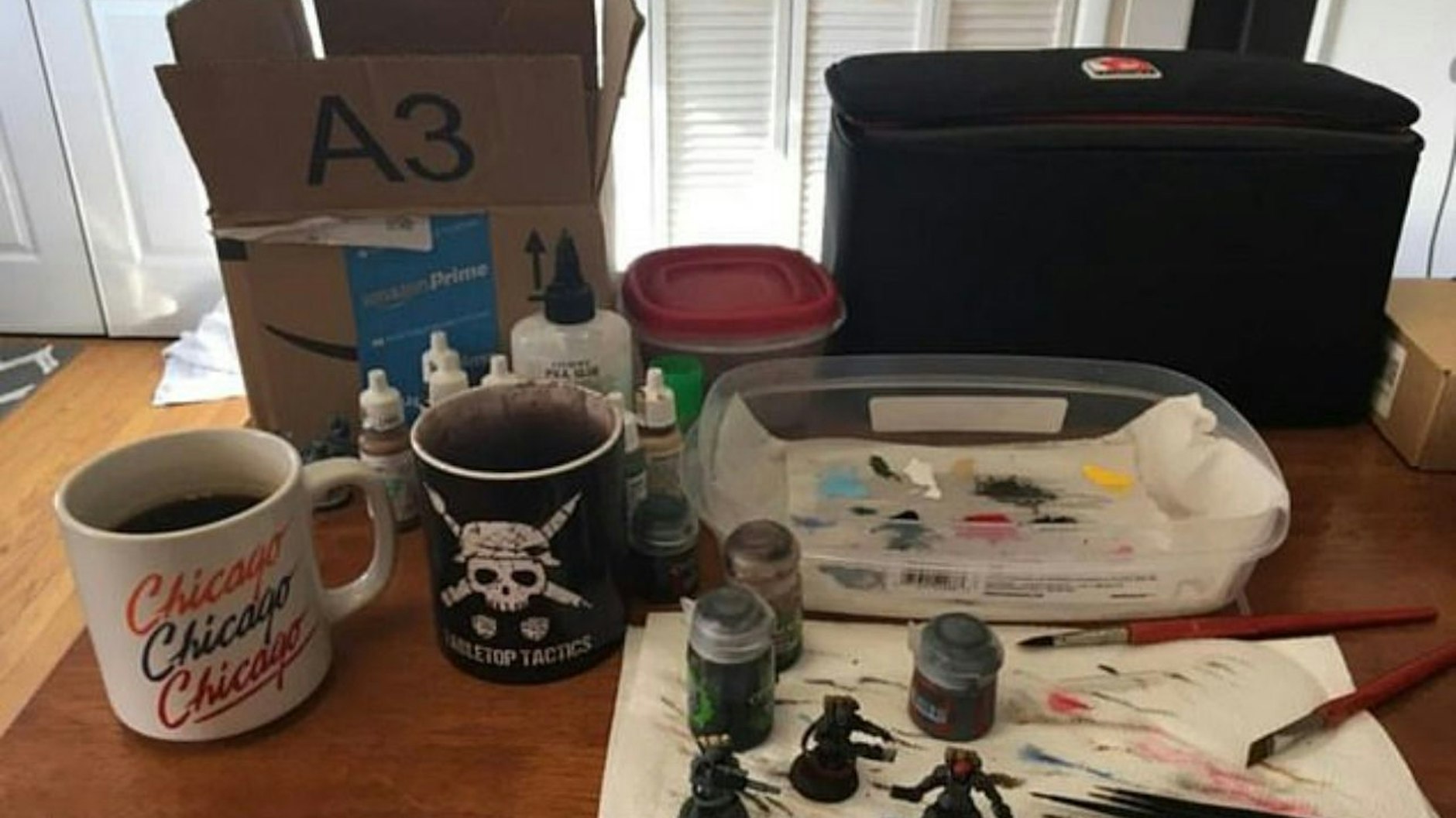 Sahen sich zum Verwechseln ähnlich: die Tassen mit Tee- und Tuschwasser