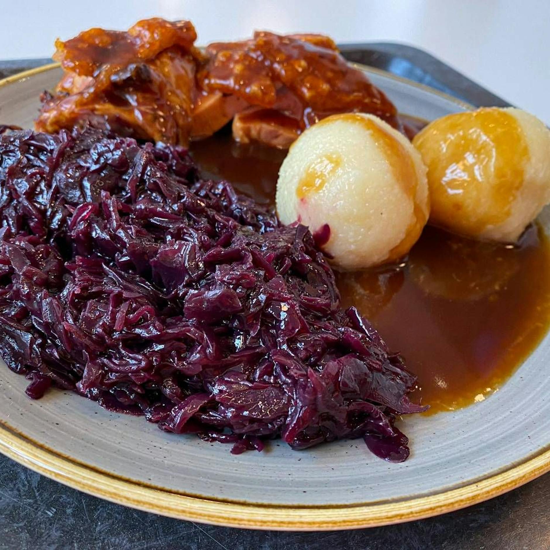 Kein Glas, keine Dose: Mit DIESEM Rezept gelingt Ihnen frischer Rotkohl fürs Weihnachtsessen garantiert