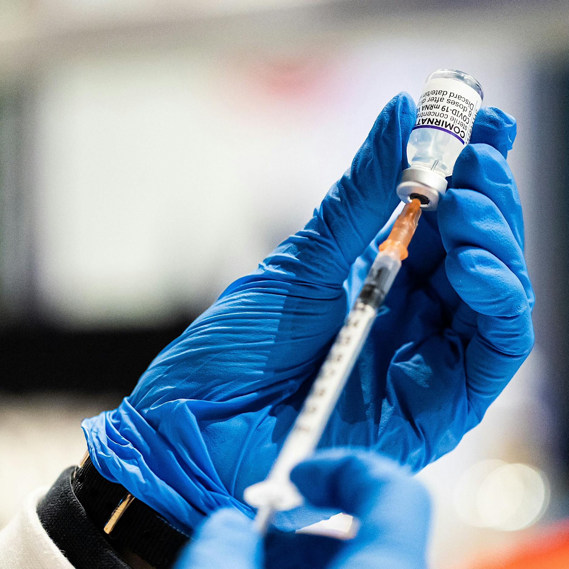 Bevölkerungsdaten zeigen: Impfschutz gegen Omikron verringert