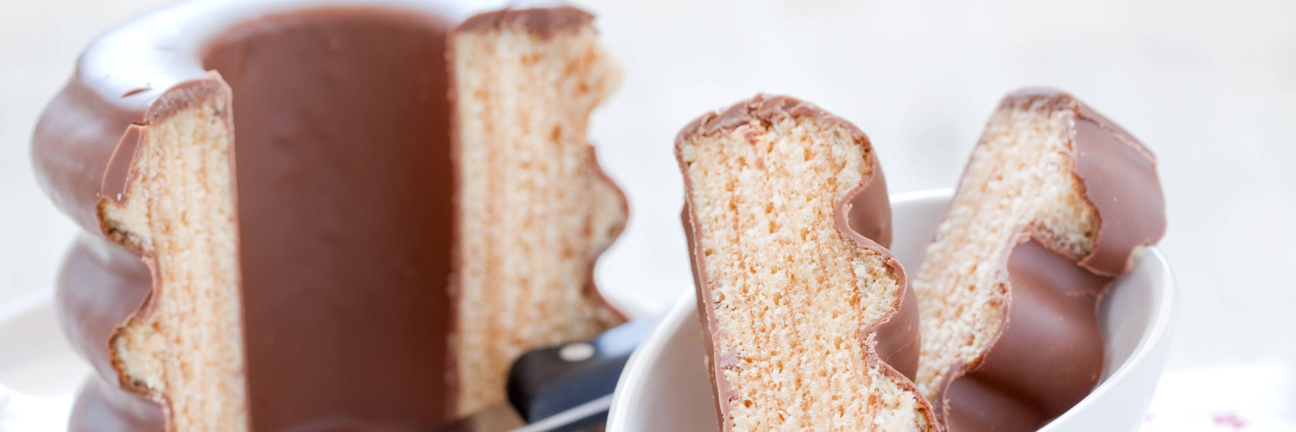 Das berühmte Gebäck gibt es in allen erdenklichen Formen: Vom einfachen Ring bis zum vierfachen Turm, als kleine Baumkuchenspitzen in Pralinenform oder als Tortenstücke geformt.