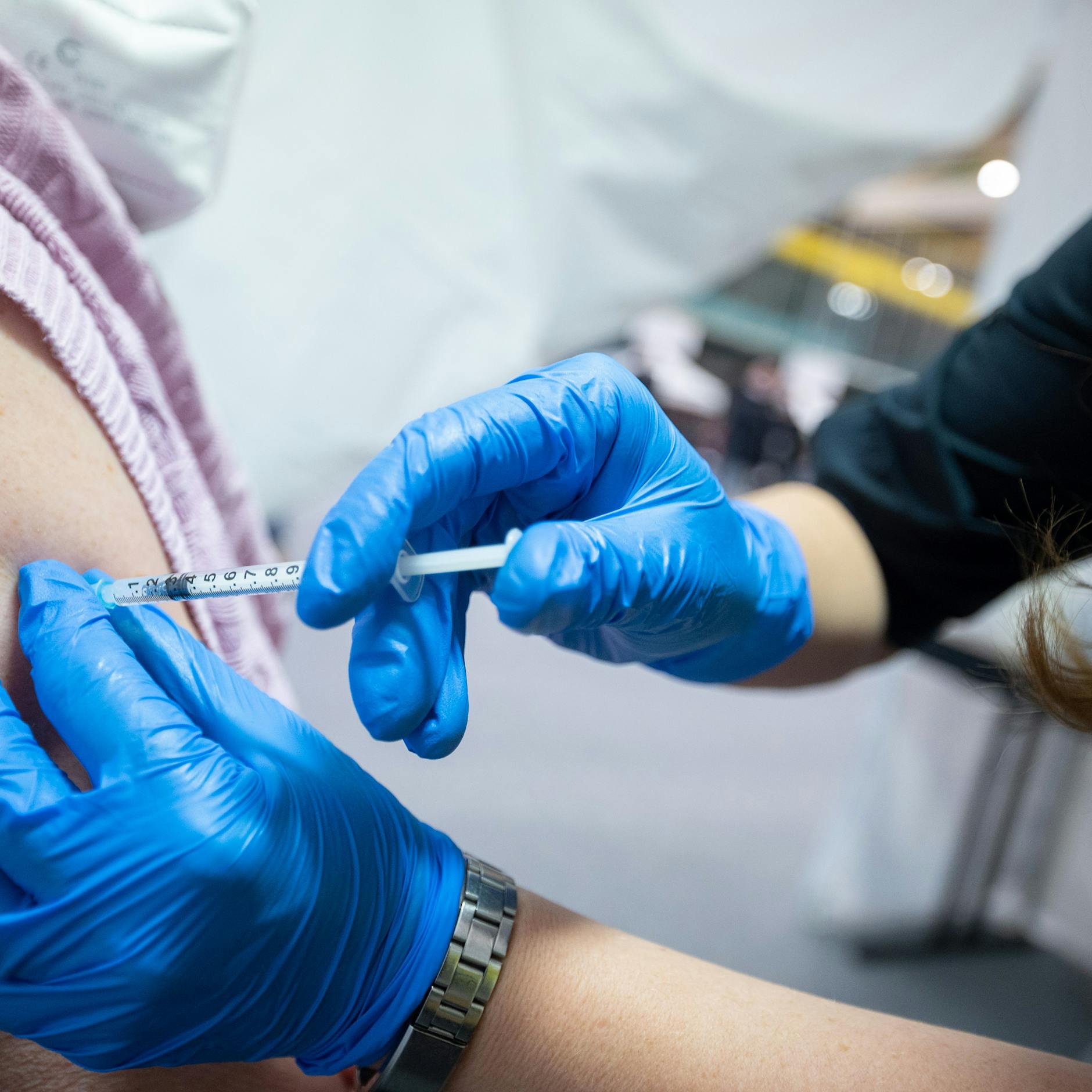 Experten machen Druck für frühere Corona-Auffrischimpfung – ist der vierte Piks ab Sommer Pflicht?