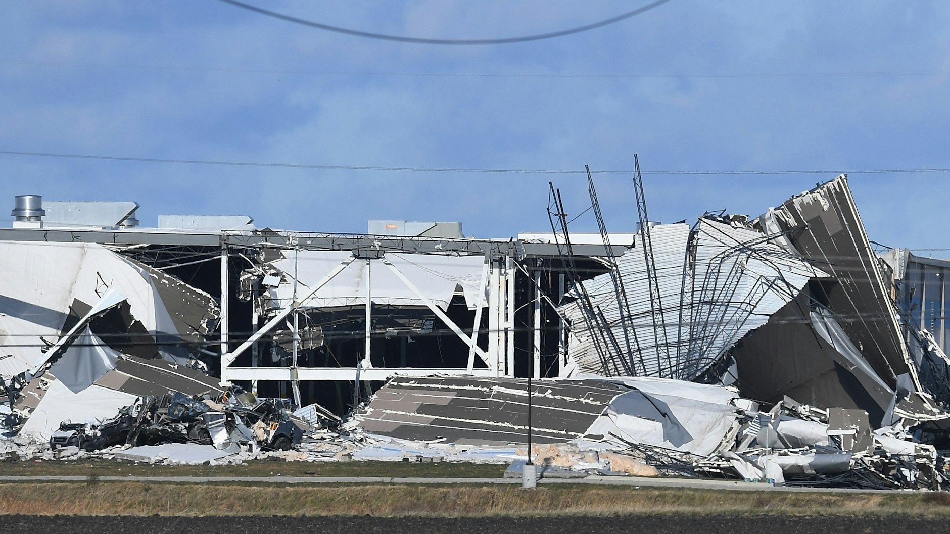 Das fast völlig zerstörte Amazon-Lagerhaus in Edwardsville (US-Bundesstaat Illinois). Hier starben sechs Mitarbeiter.