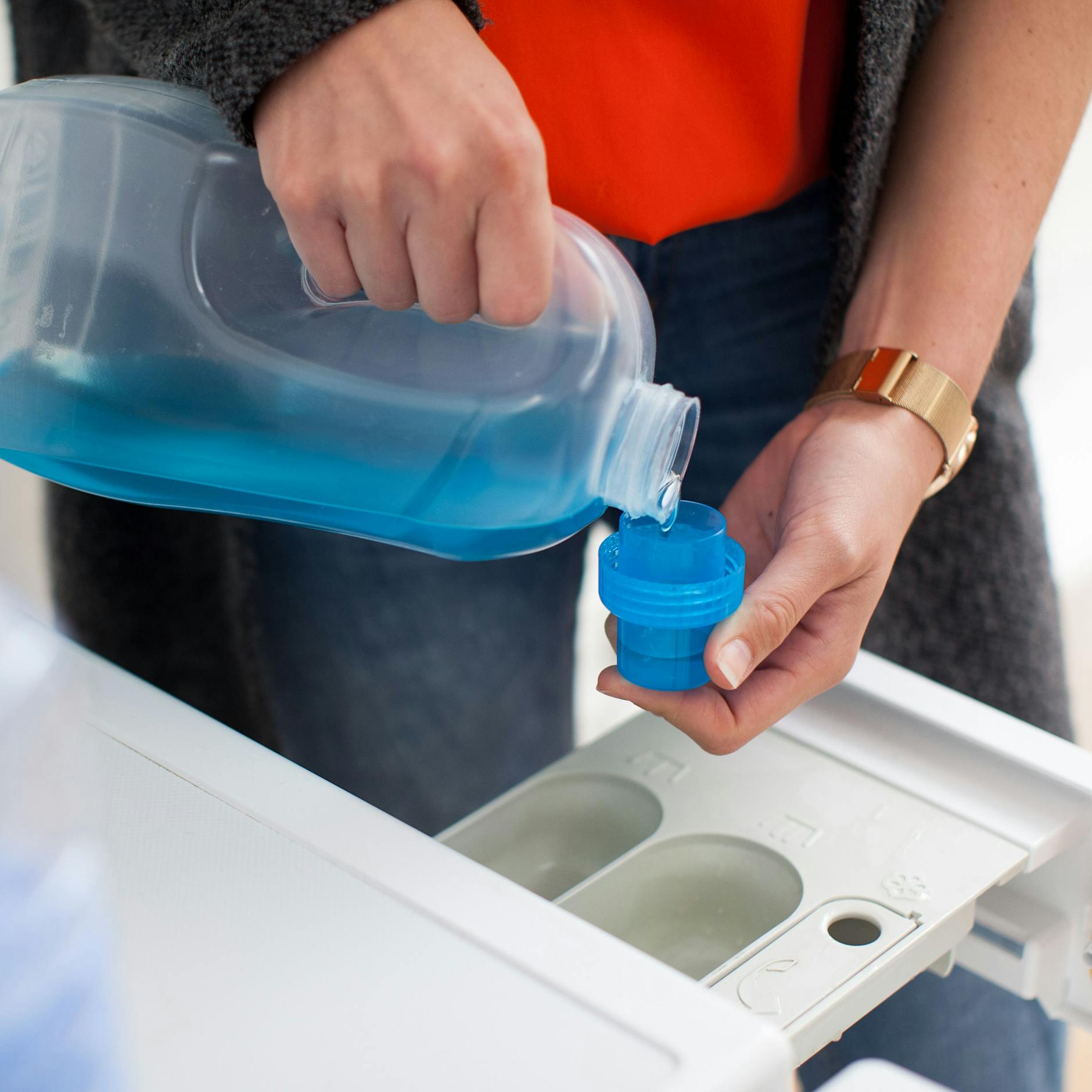 Fach I, Fach II oder Blume? Füllen Sie Waschmittel nur ins vorgesehene Fach – und DAS ist der Grund!