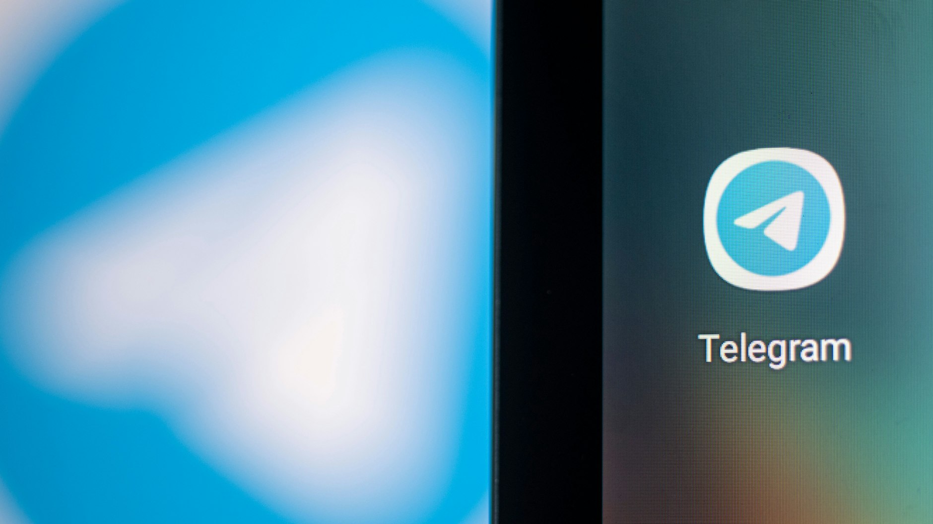 Auf dem Bildschirm eines Smartphones sieht man das Logo der Messenger-App Telegram. Die neue Bundesinnenministerin Faeser kündigt ein schärferes Durchgreifen gegen Hetze und Gewaltaufrufe beim Messengerdienst Telegram an.