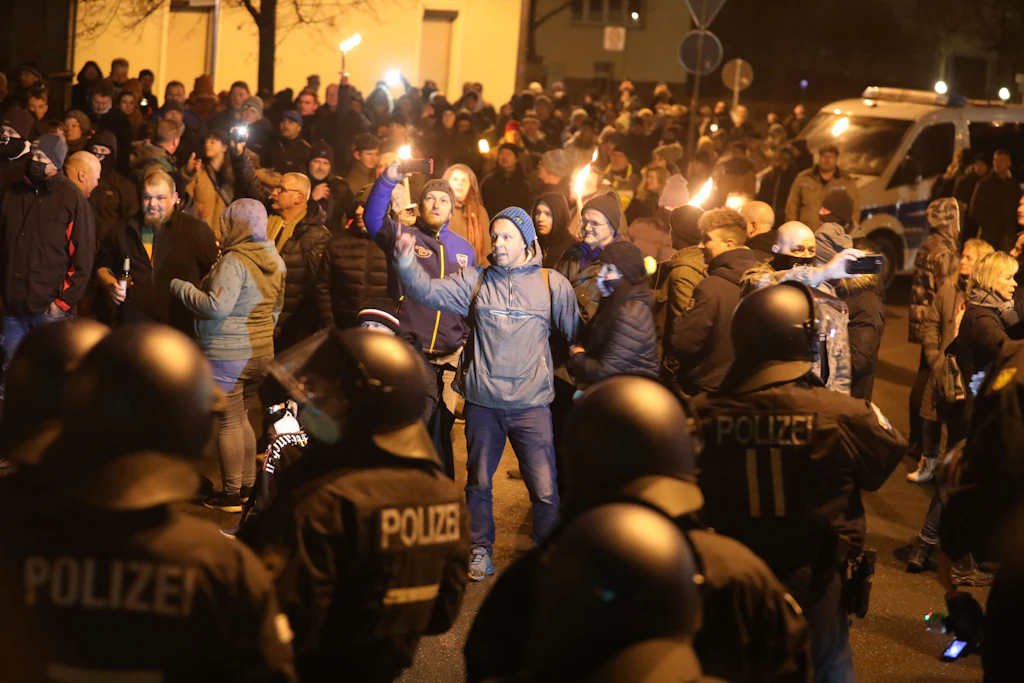 Corona-Demonstranten immer radikaler: Terrorismusforscher sieht ernste Gefahr