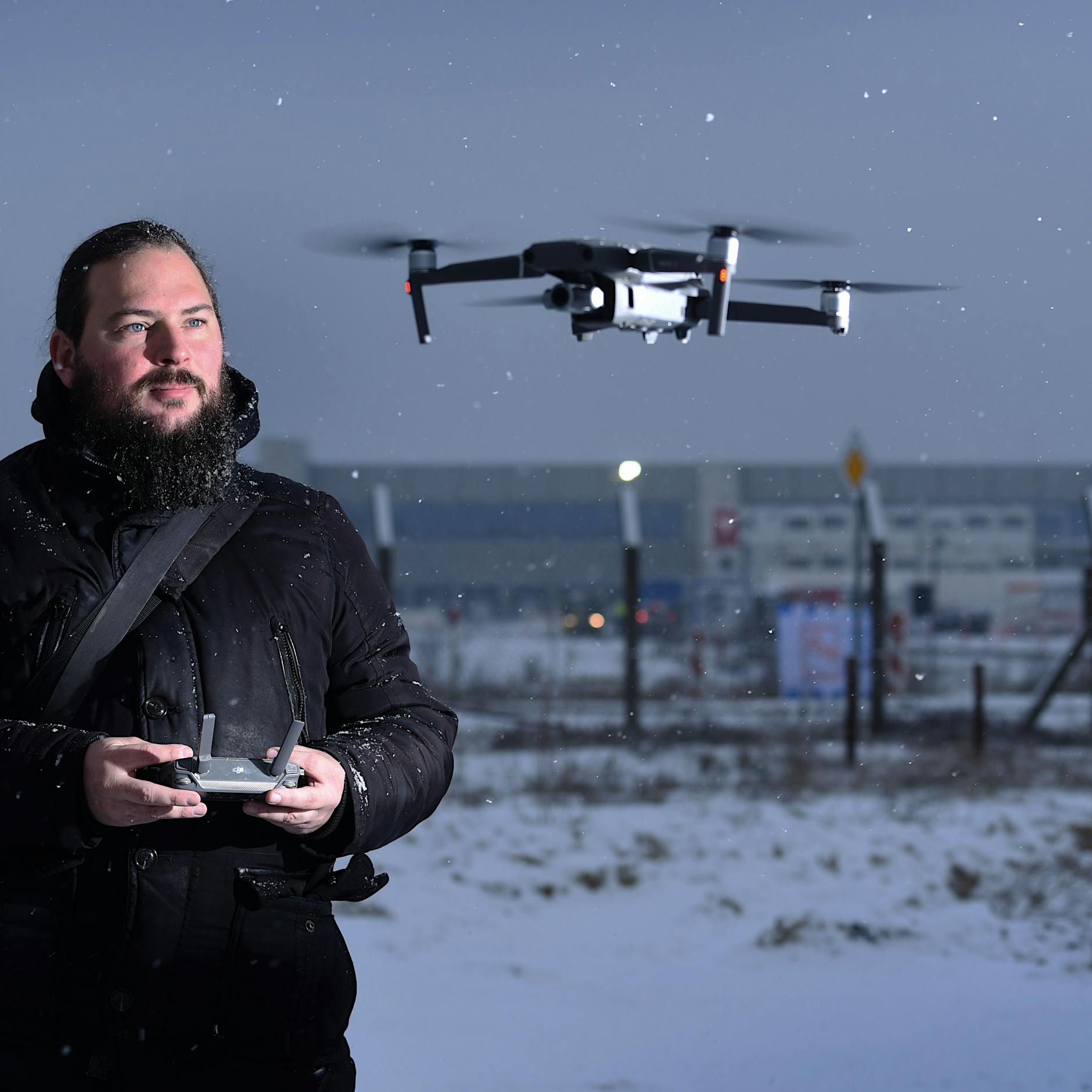 Tesla und die Fans: Wenn Drohnen über die Gigafactory fliegen