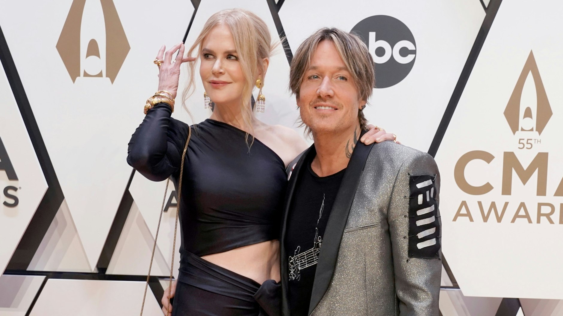 Sind seit 2006 verheiratet und haben zwei gemeinsame Töchter: Nicole Kidman und Keith Urban.