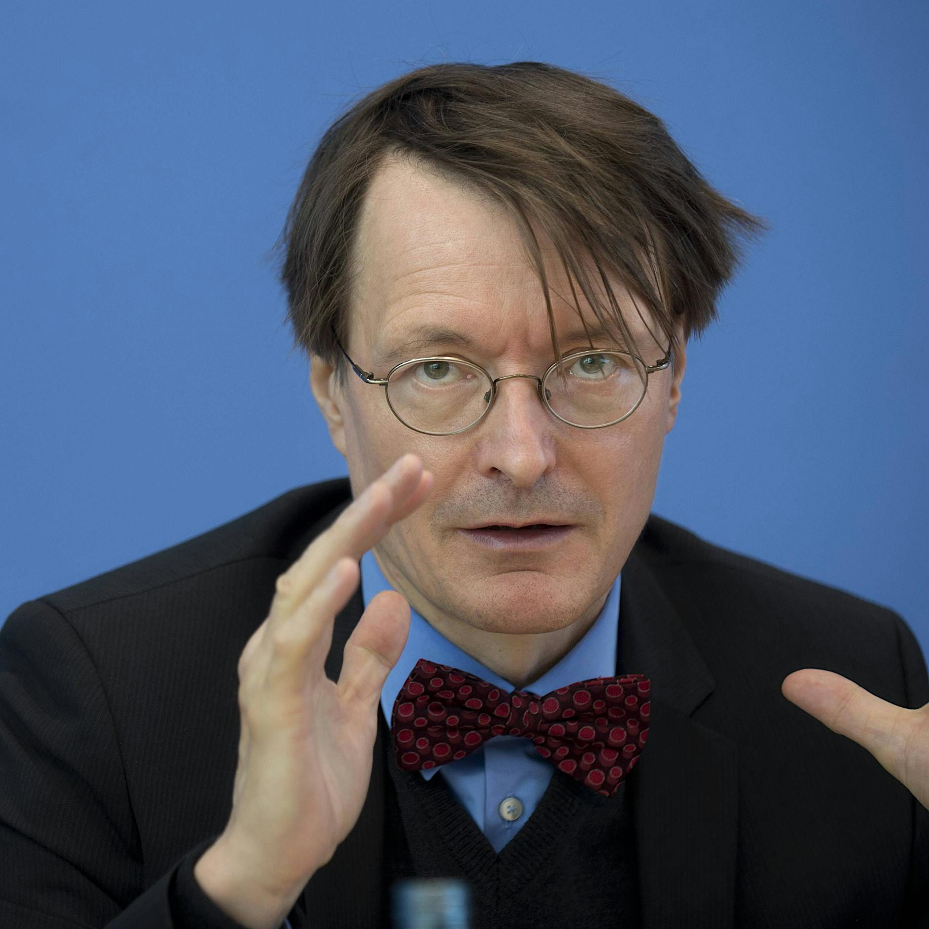 Geimpfte wütend auf Lauterbach wegen Booster-Chaos