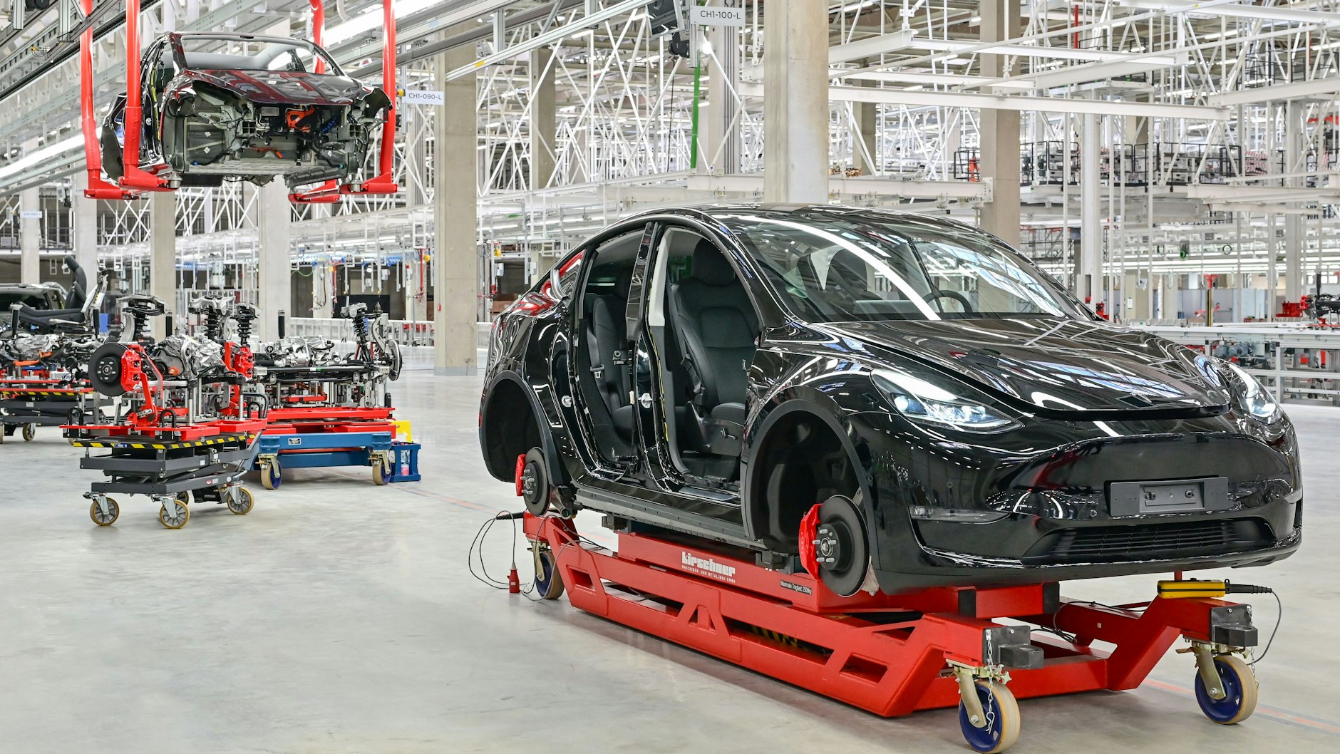 So sieht es in der Gigafactory 4 aus. Die Fabrik in Grünheide ist das erste Tesla-Werk in Europa.