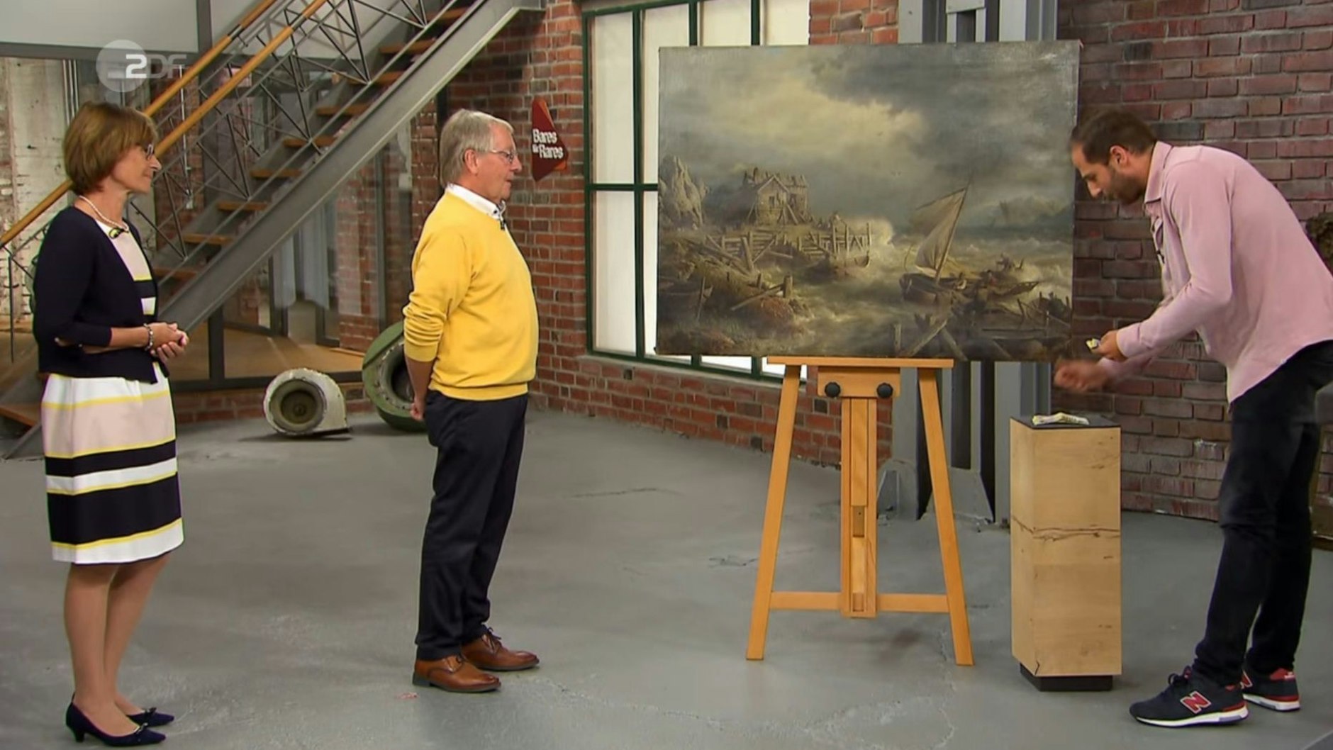 „Bares für Rares“-Händler Julian Schmitz-Avilla kann nur einen Teil des Preises anzahlen, den Rest überweist er per Blitzüberweisung.