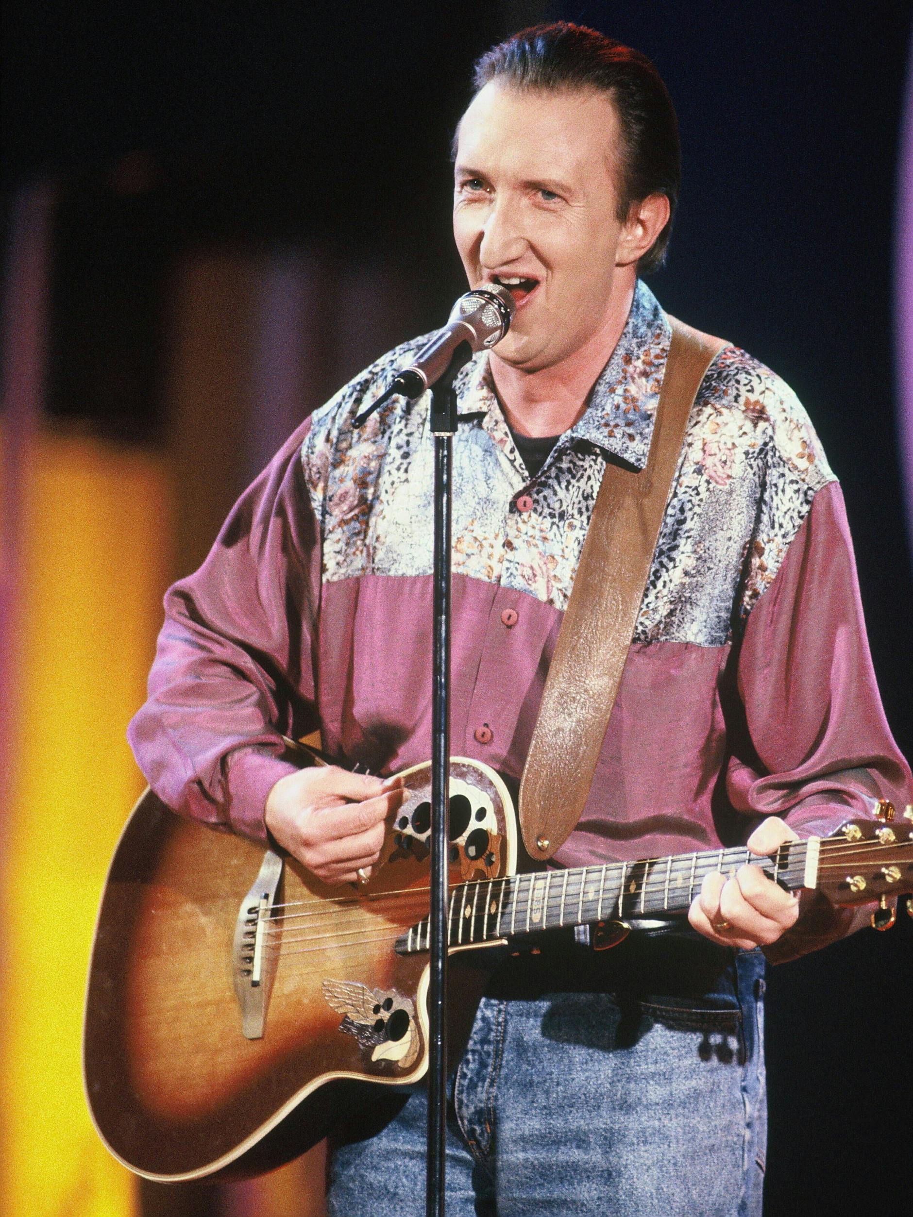 Mike Krüger bei einem TV-Auftritt im Jahr 1991, sein Song „Mein Gott, Walter“ ist Kult.