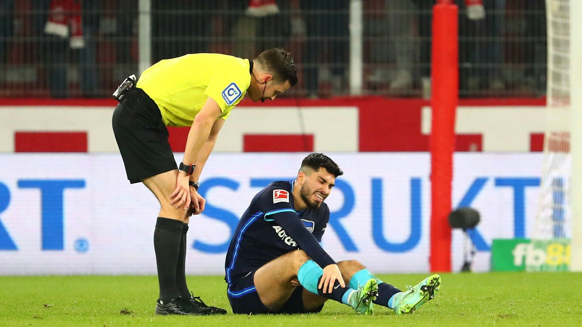 Hertha-Profi Suat Serdar musste in Mainz verletzt vom Platz und droht gegen den BVB auszufallen.