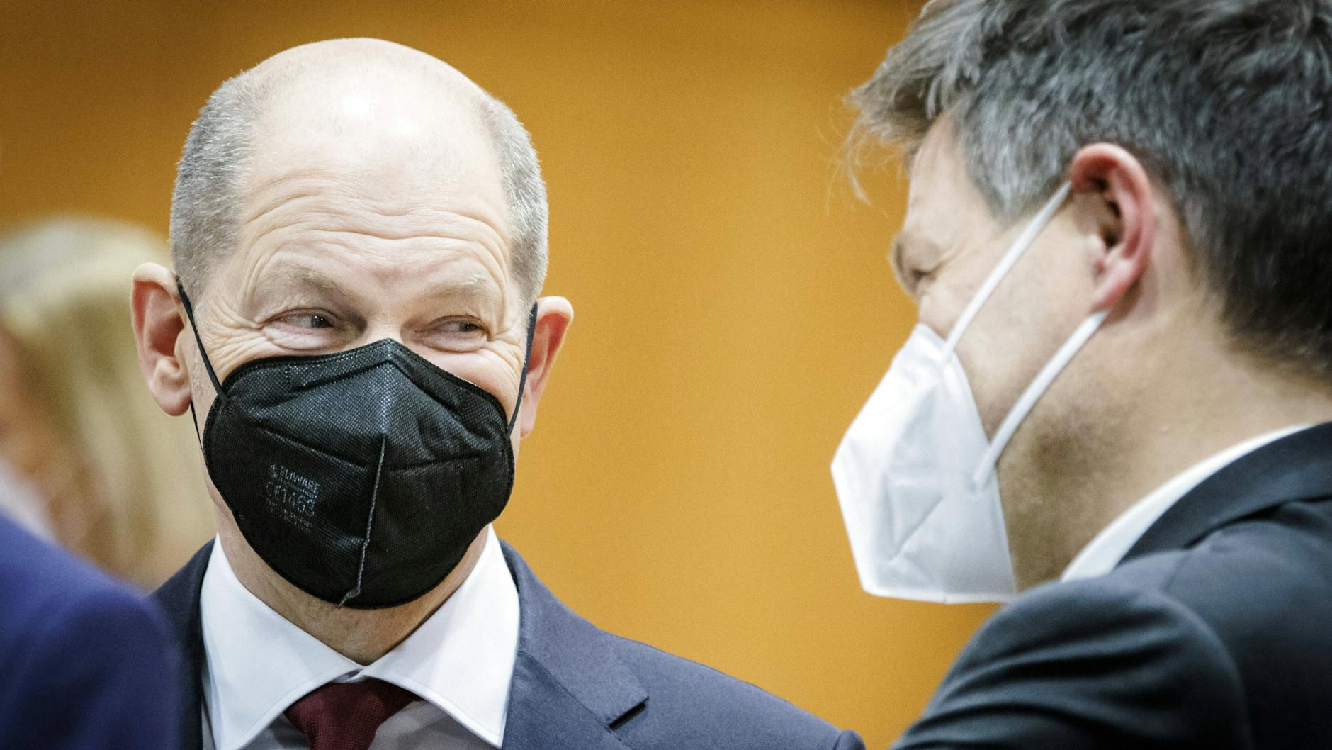 21 für Scholz, 28 für Habeck: Von den neuen Posten der Bundesregierung entfallen fast 50 für Kanzler und Vizekanzler. Übertroffen wird das nur noch vom Bauministerium, das Klara Geywitz leitet. Ihr sollen 95 neue Stellen zugesprochen werden. 