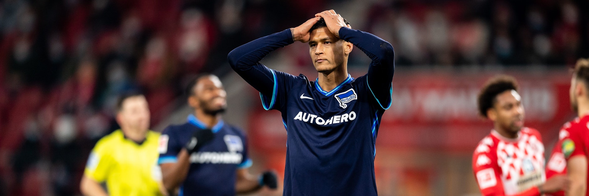 Davie Selke ist fassungslos: Hertha erlebt in Mainz einen Abend zum Vergessen.