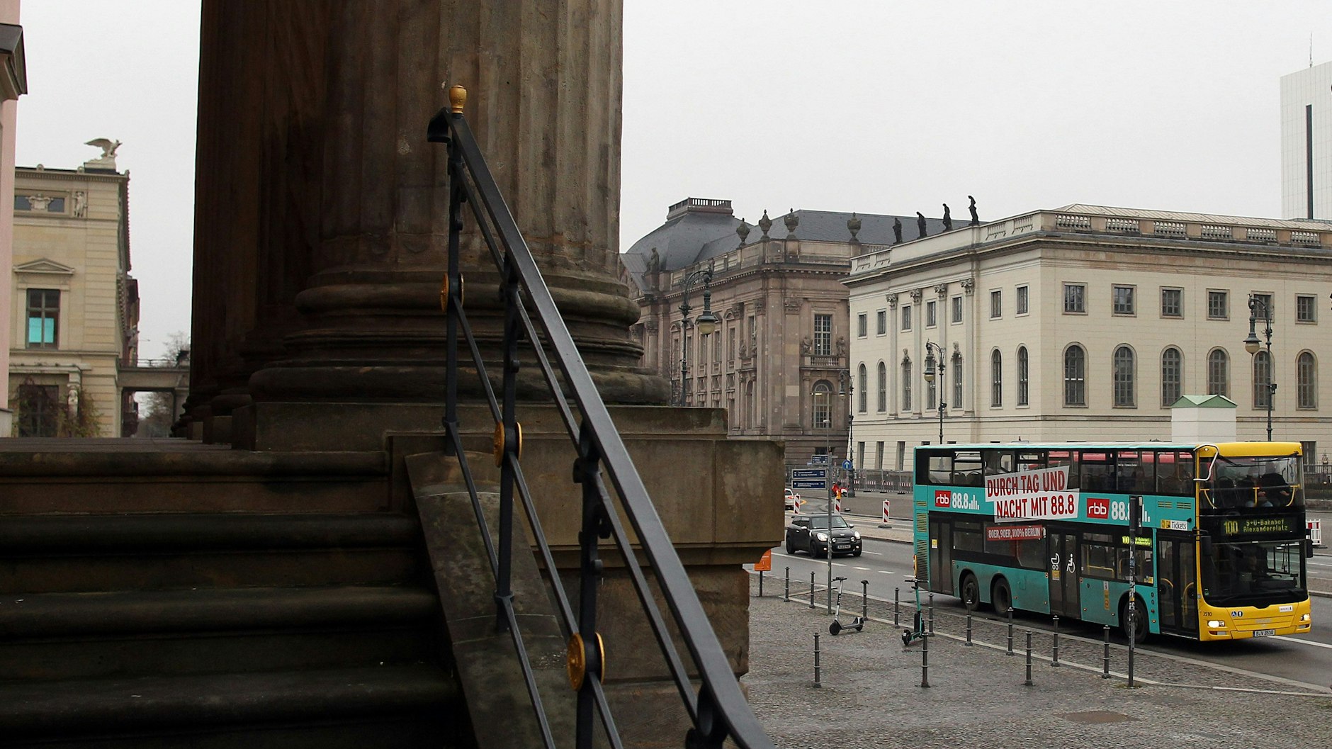 Beliebt bei Touristen und Berlinern: Die Linie 100 wird derzeit noch mit Doppeldeckerbussen betrieben.