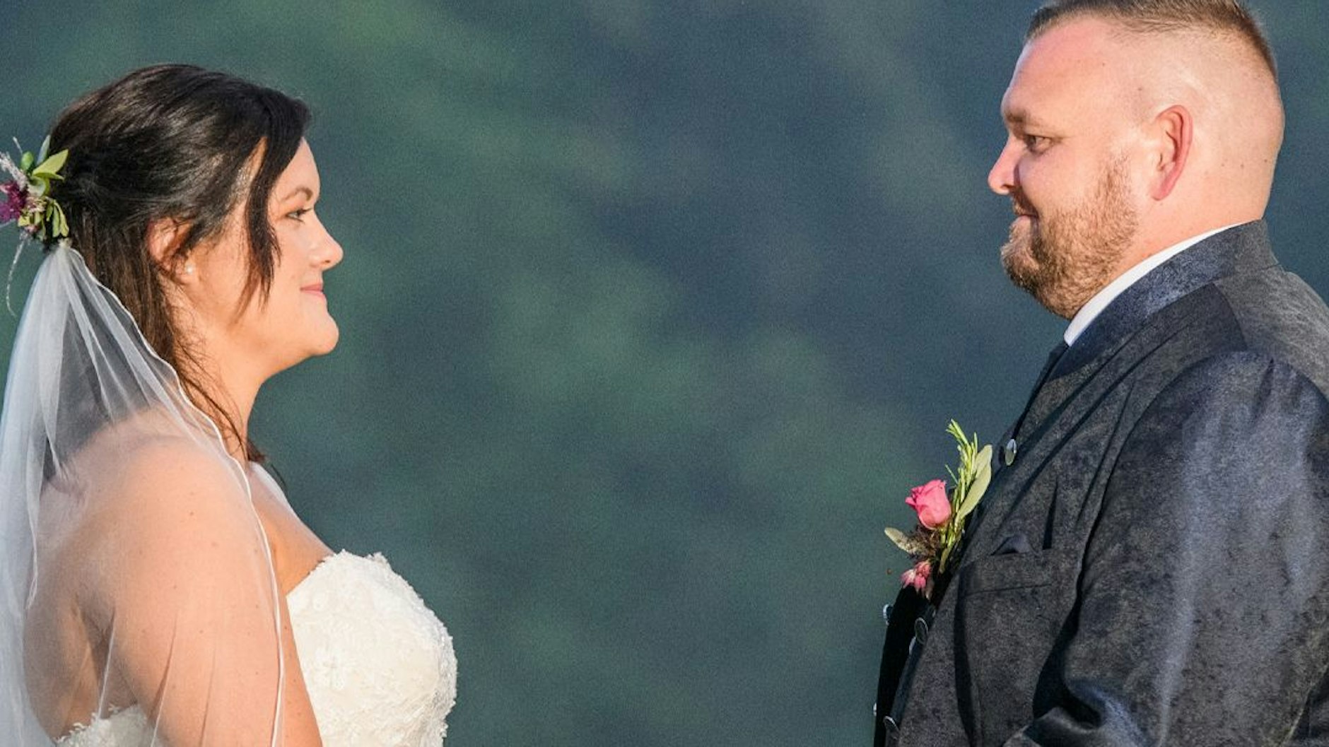 In den Flitterwochen gab es beim „Hochzeit auf den ersten Blick“ -Paar Simone und Marcus immer wieder Zoff. Im Alltag läuft es aber besser.