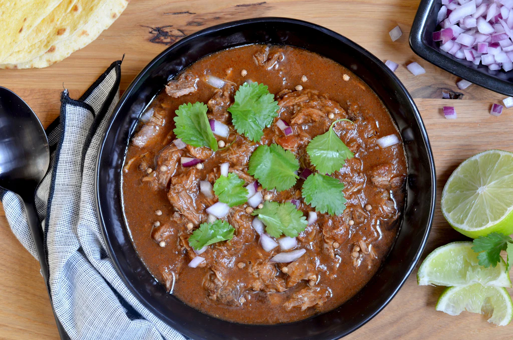 DIESER mexikanische Rinder-Eintopf ist einfach perfekt für Fleisch-Liebhaber