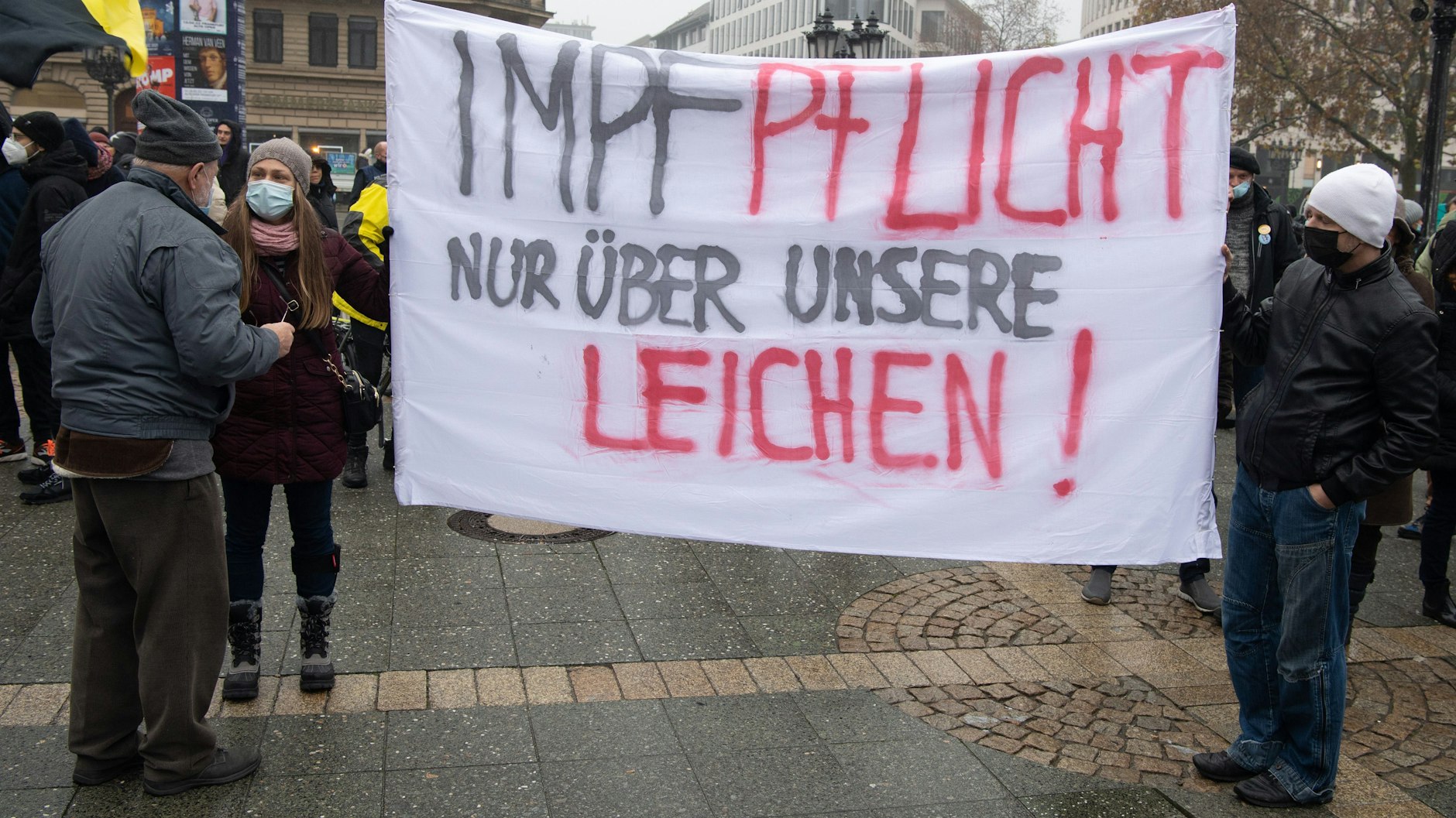 Auch der von „Querdenker“ prognostizierte Tod aller Geimpften trat nicht ein.