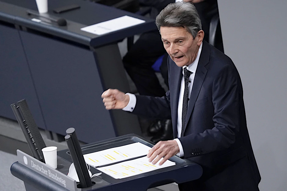 Der SPD-Fraktionsvorsitzende Rolf Mützenich hat am Mittwoch eine Rede im Bundestag gehalten. Dabei betonte er sinngemäß, dass Bedenken von Impfkritikern ernstgenommen werden müssen.&nbsp;