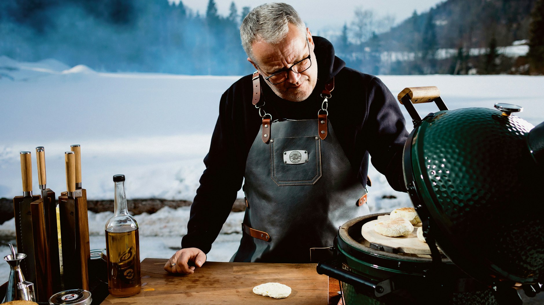 Bei Grillexperte und Kochbuchautor Tom Heinzle bleibt der Grill auch im Winter nicht kalt.