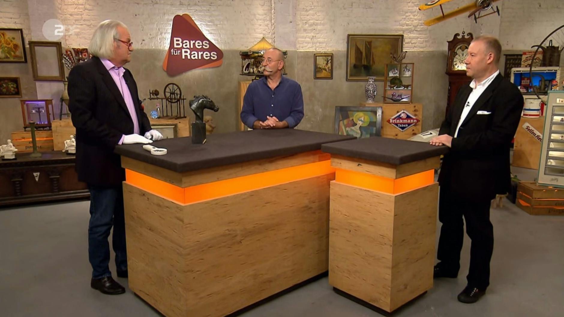 „Bares für Rares“-Kunstexperte Albert Maier hat einiges über die Pferde-Büste und ihren Erschaffer zu erzählen.