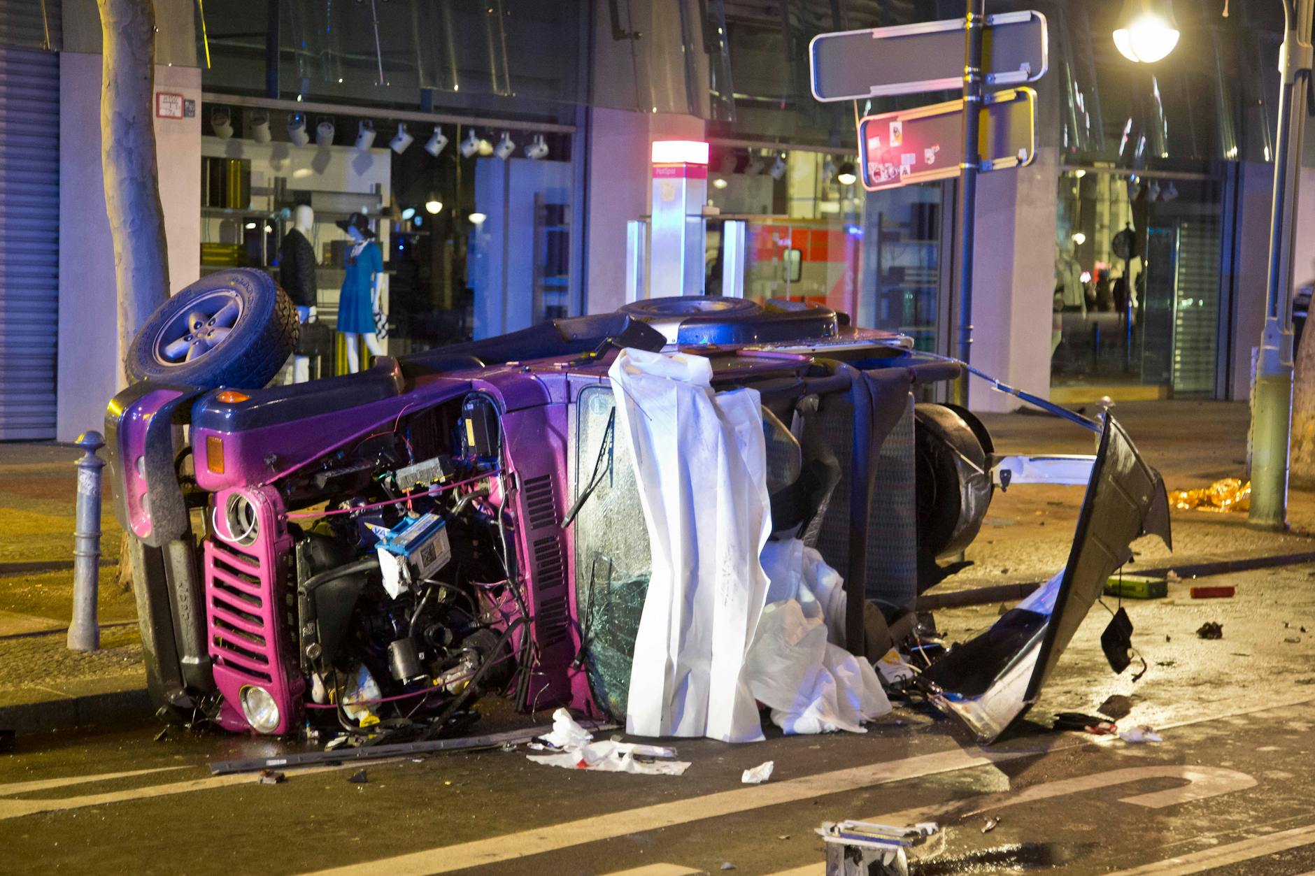 Das Bild vom Kudamm-Raser: Bei einem illegalen Straßenrennen in der City West kam es zu einem folgenschweren Unfall, den ein unbeteiligter Fahrer mit dem Leben bezahlte.