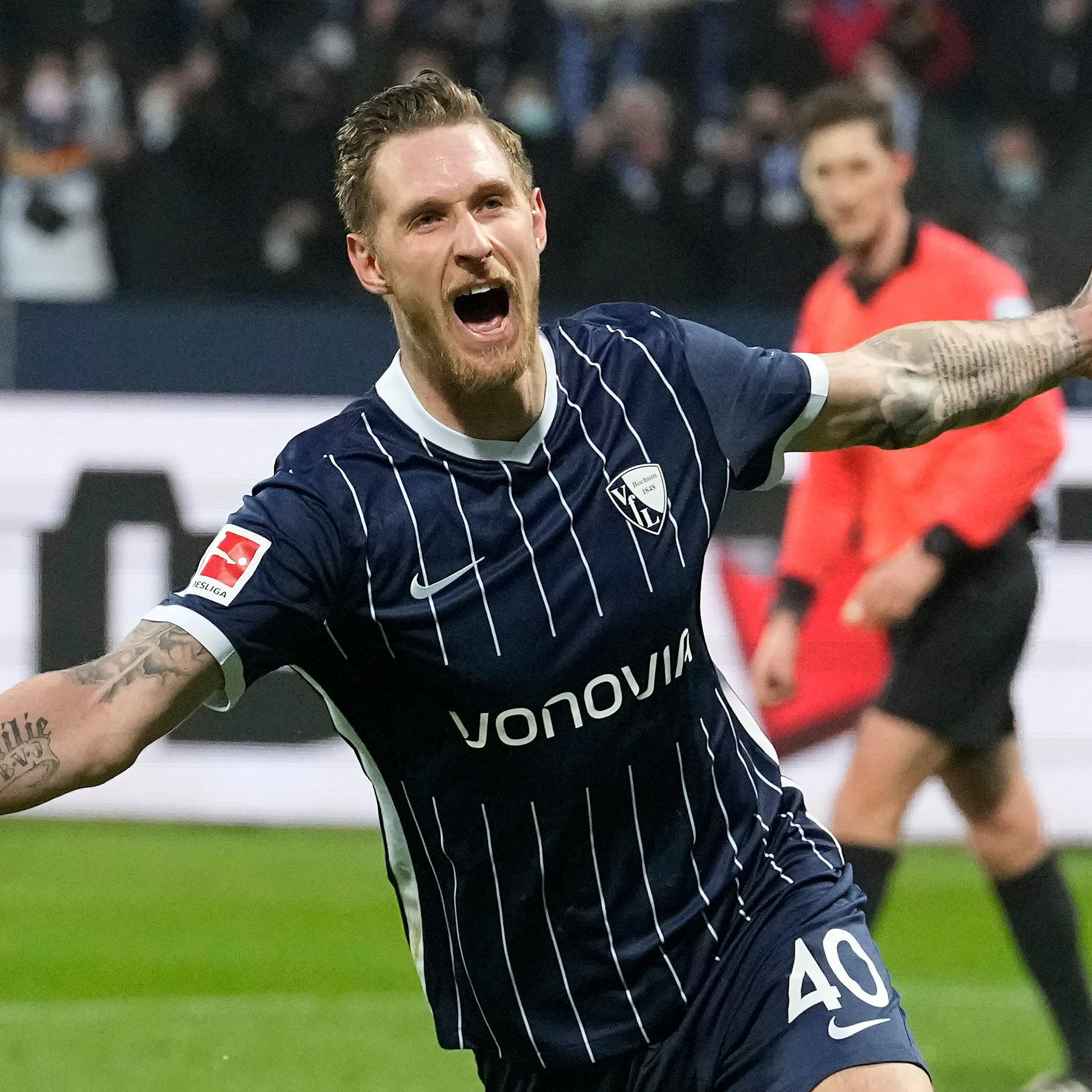 Die Trikotfarbe hat sich geändert, seine Jubelposen nicht: Bochums Sebastian Polter feiert seinen Treffer gegen Dortmund am vergangenen Wochenende.