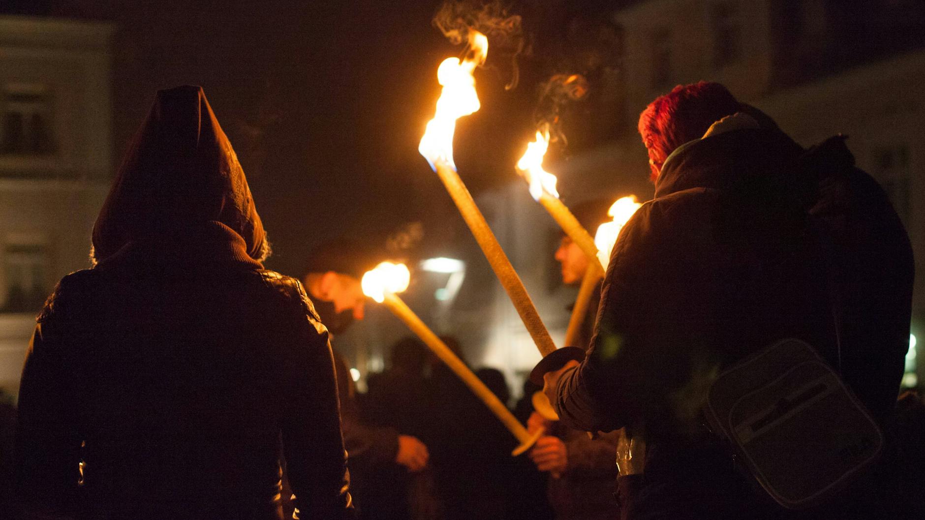 Demonstration mit Fackeln (Symbolbild)