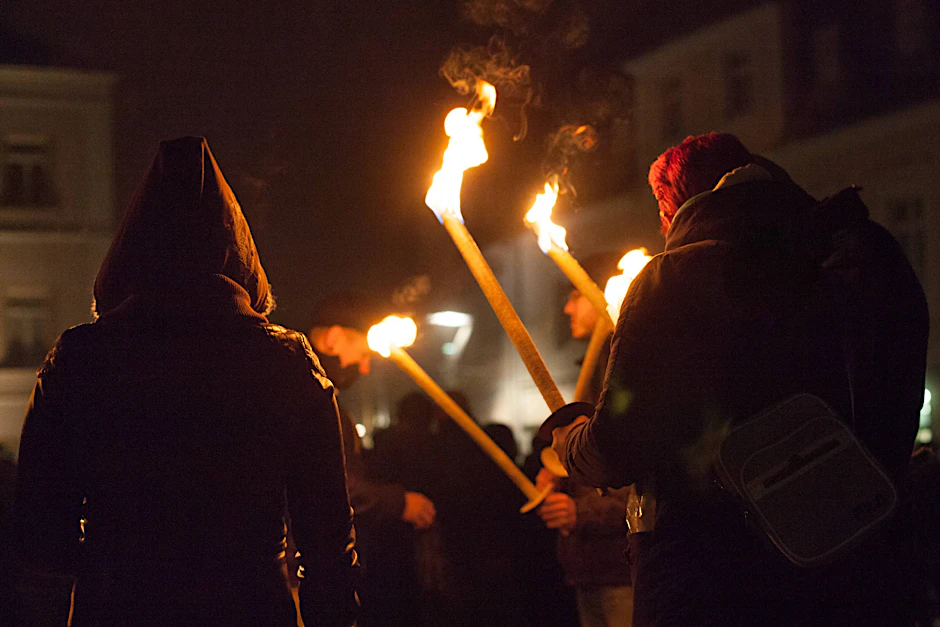 Demonstration mit Fackeln (Symbolbild)