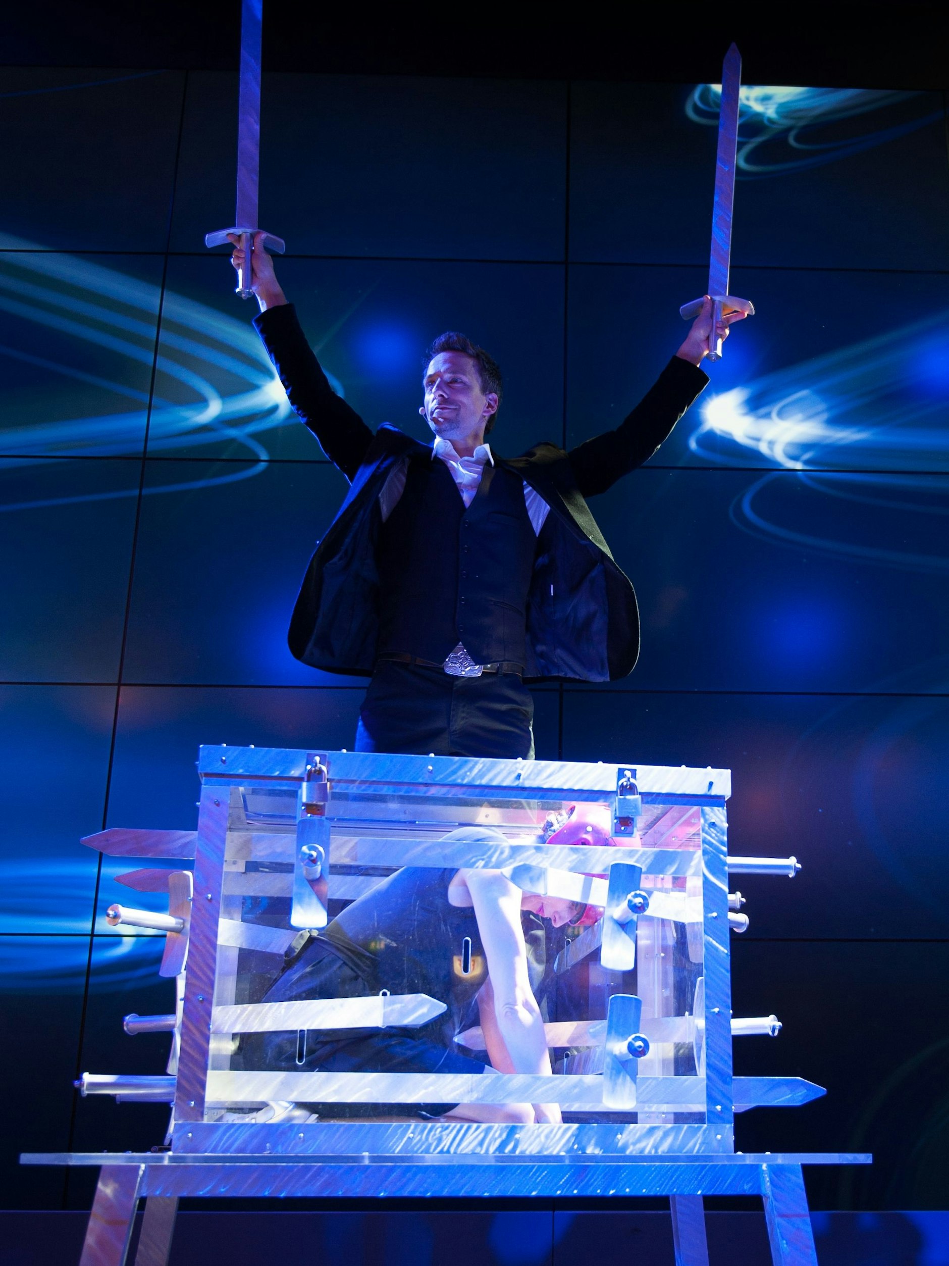 Eine „sehr besondere Show“ erwartet das Publikum beim Weihnachtscircus Roncalli, so der Berliner Magier Peter Valance.