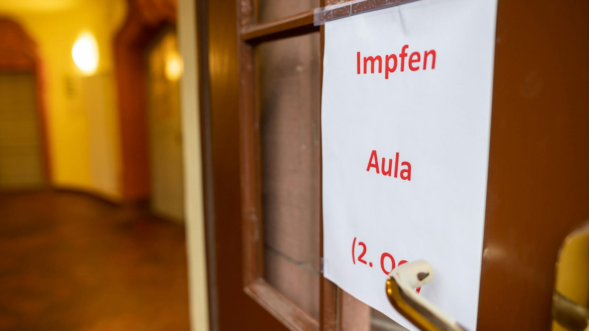 An zwölf Berliner Schulen gibt es seit dieser Woche ein Impfangebot für Kinder.