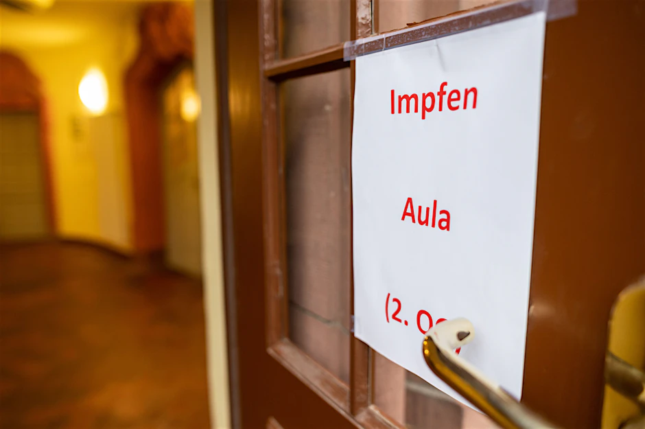 An zwölf Berliner Schulen gibt es seit dieser Woche ein Impfangebot für Kinder.