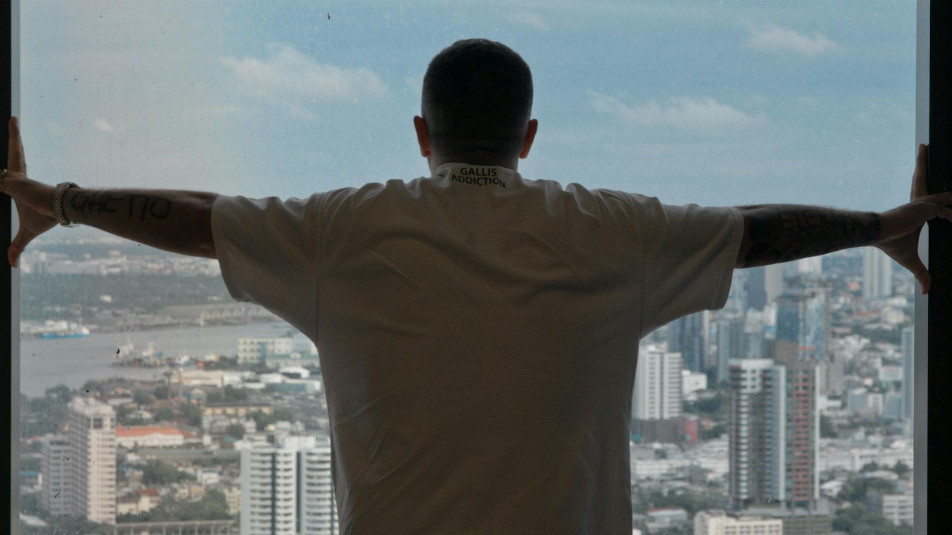 Bushido im Urlaub. Hier versucht er, den Ärger mit der Berliner Unterwelt hinter sich zu lassen.