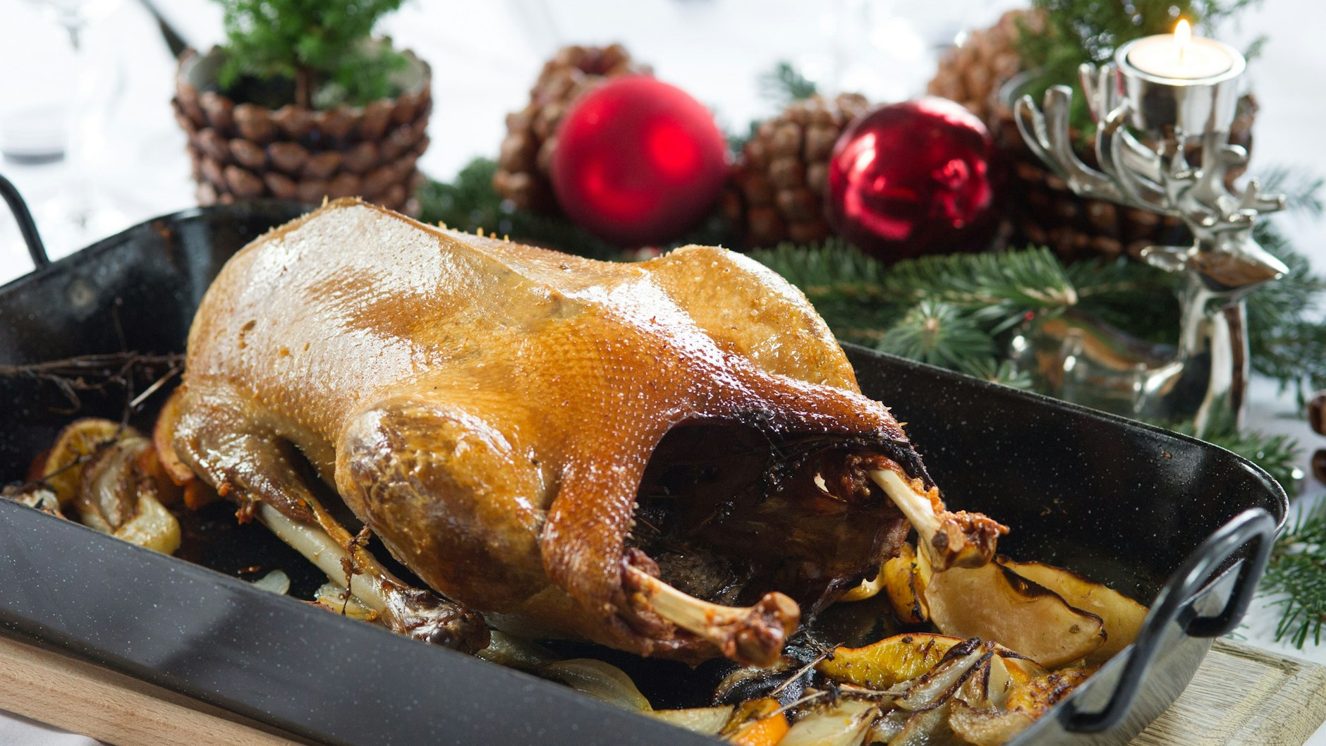 Eine 4 Kilo schwere Gans muss rund 3,5 Stunden in die Backröhre.