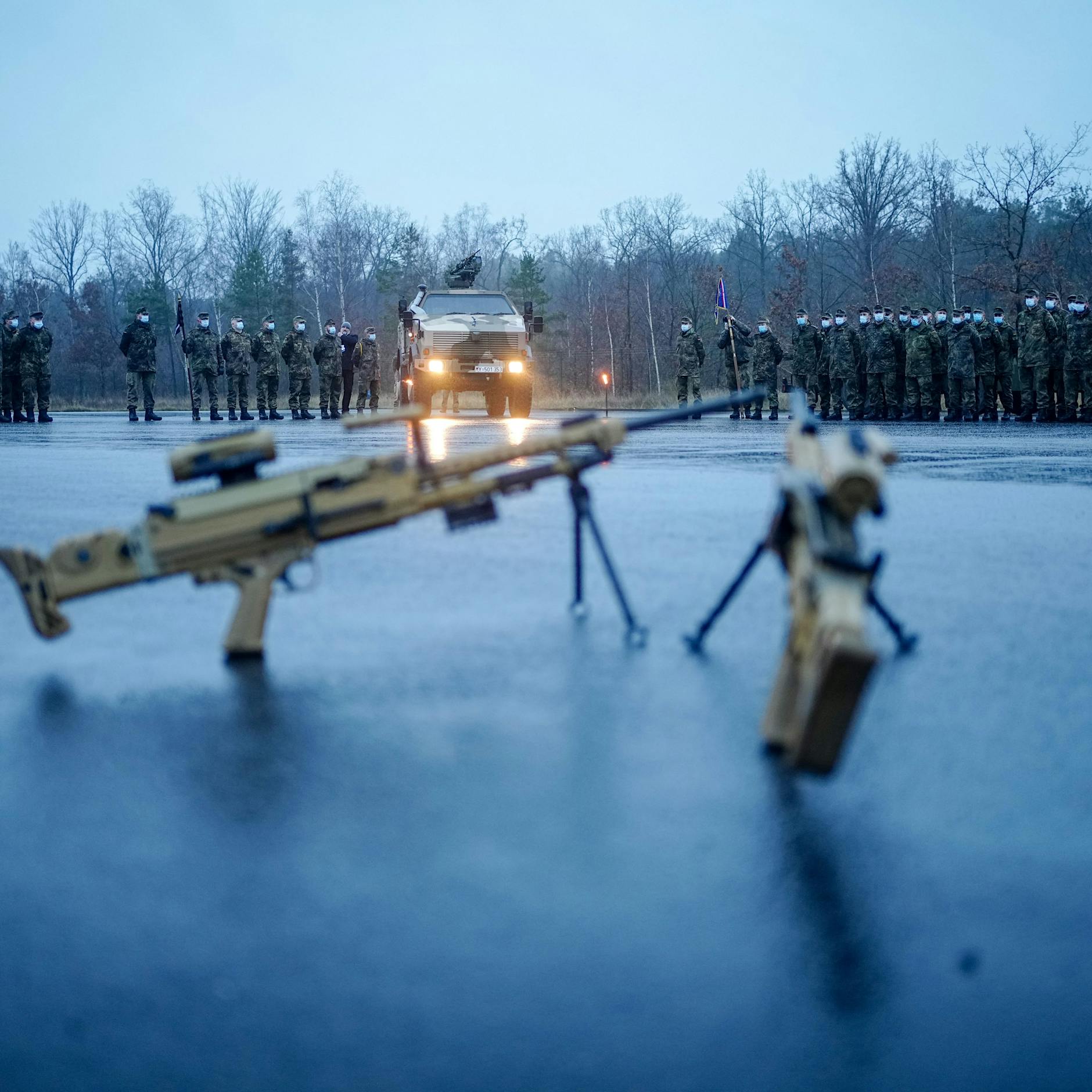 Sexuelle Nötigung und Nazi-Lieder auf Penis-Skandal-Party: Bundeswehr feuert zwei Soldaten