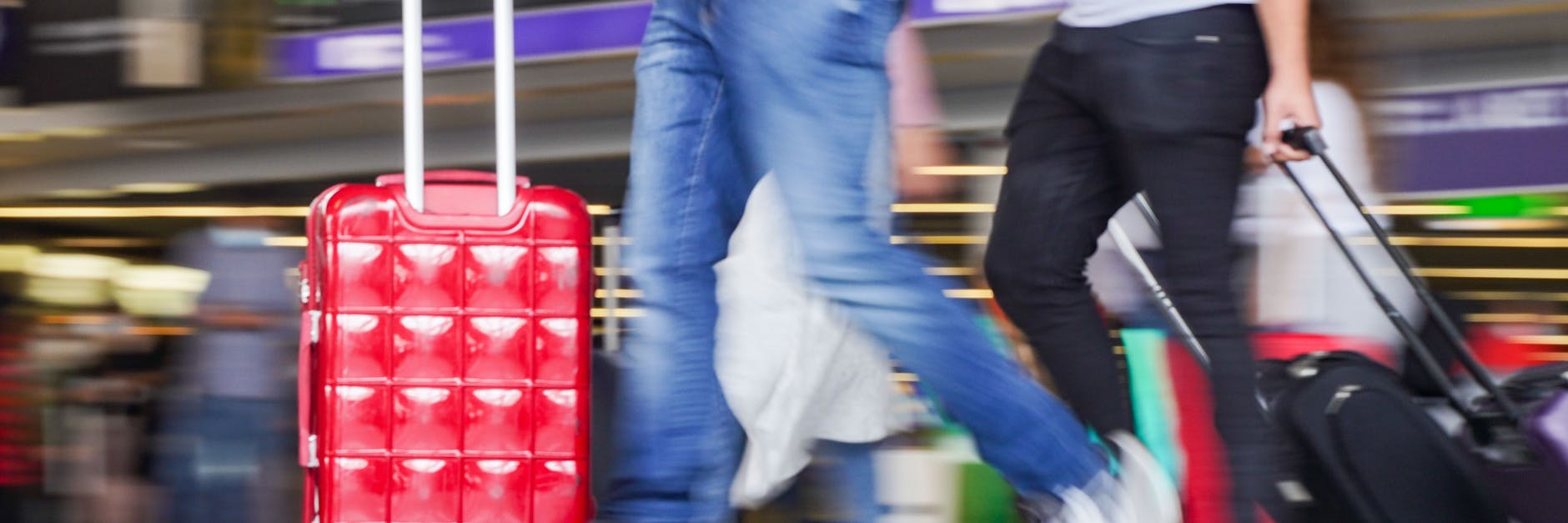 Wer am Flughafen zu spät zum Gate kommt, hat keinen Anspruch mehr auf den Flug (Symbolbild).