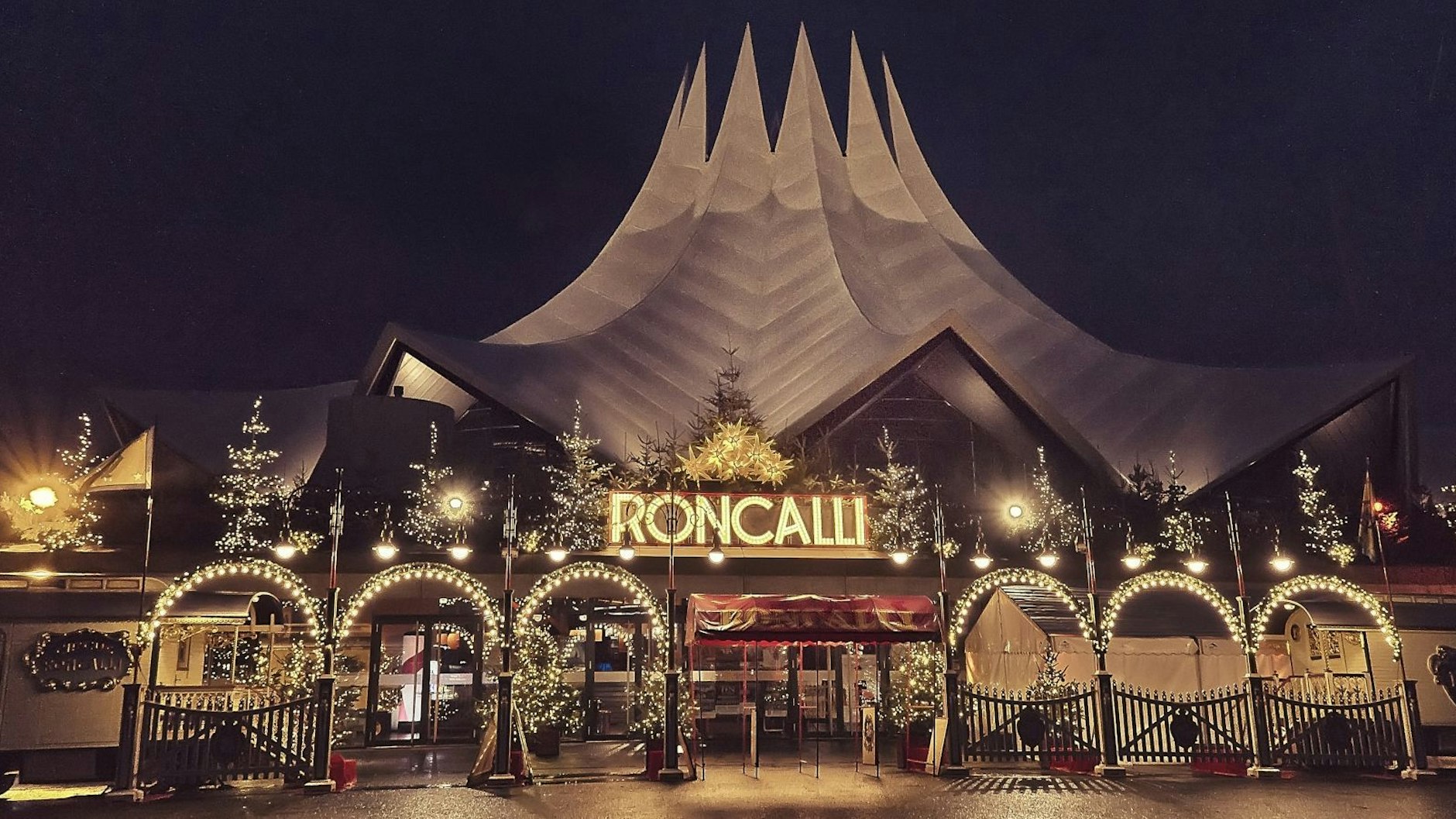 Nach Zwangspause im Jahr 2020 geht der Weihnachtscircus Roncalli im Berliner Tempodrom wieder los. „Lass den Countdown beginnen“, so der Direktor Bernhard Paul.